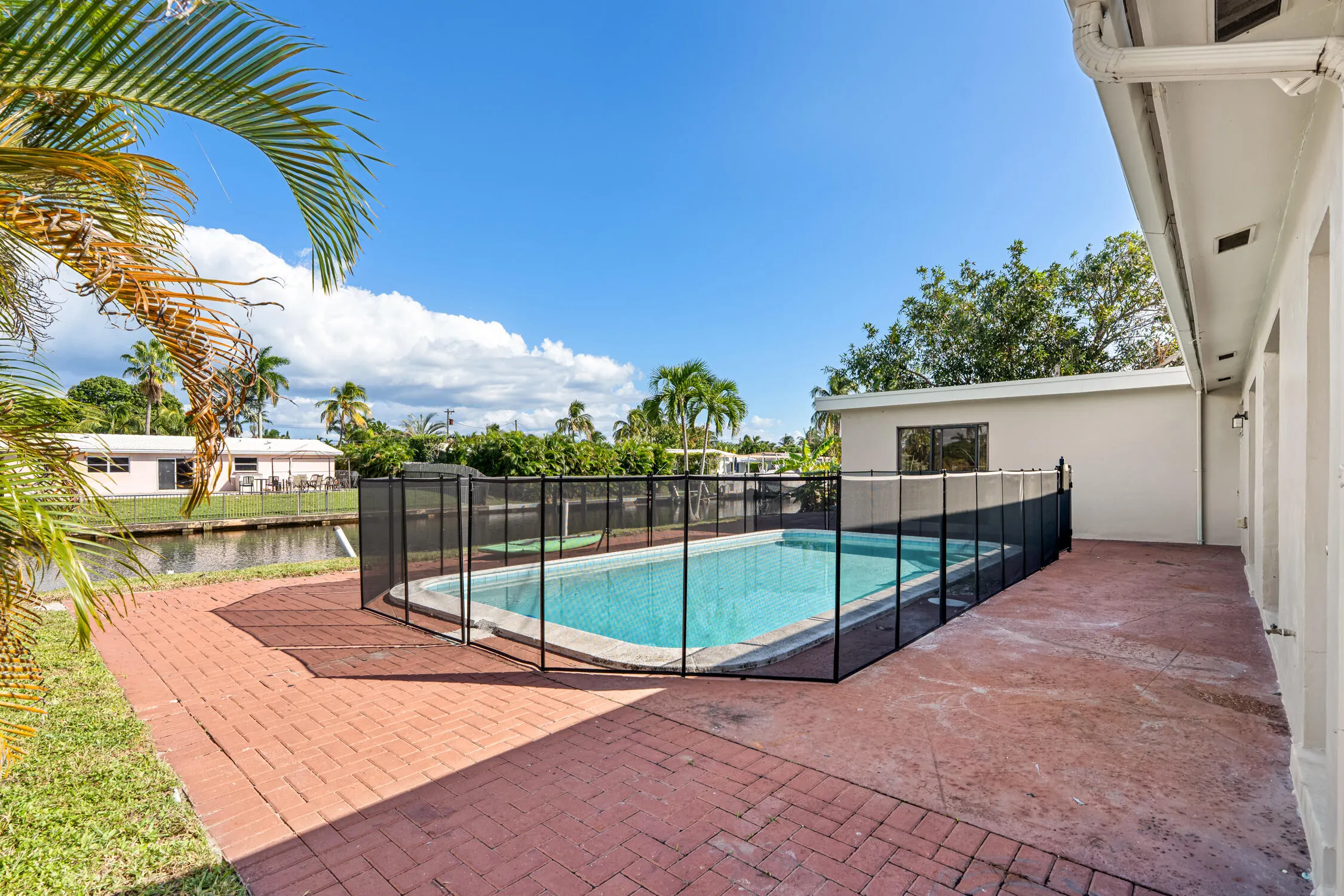 1700 SW 5TH Avenue