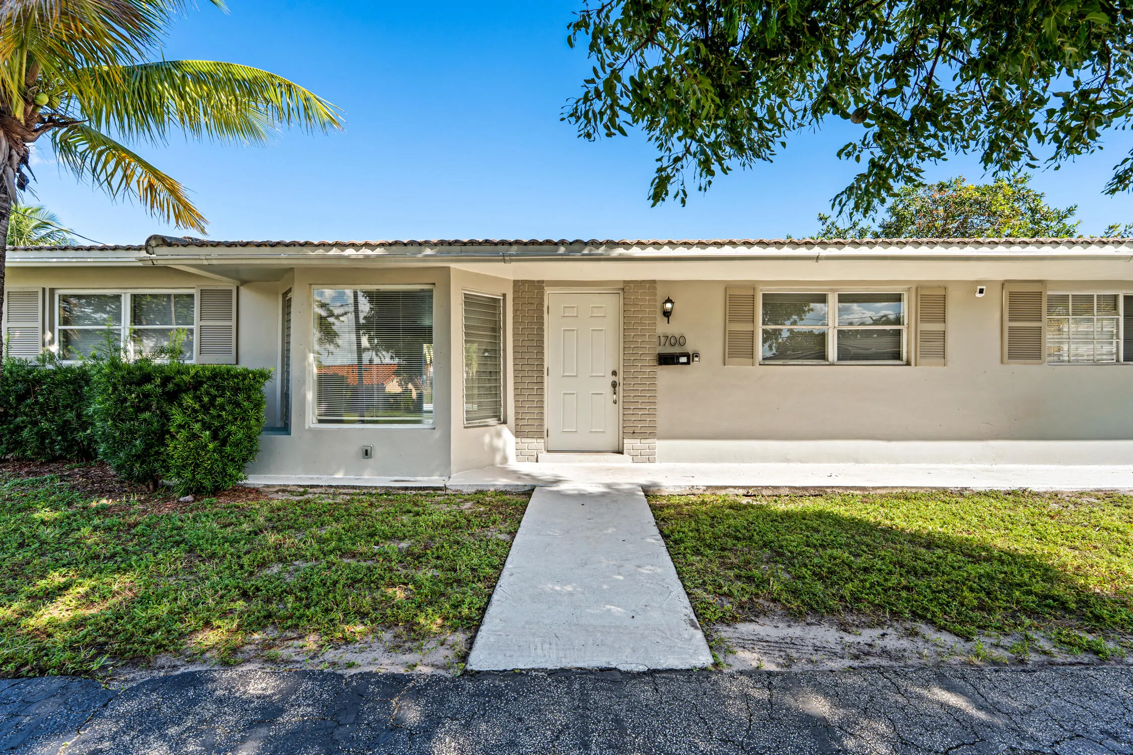 1700 SW 5TH Avenue