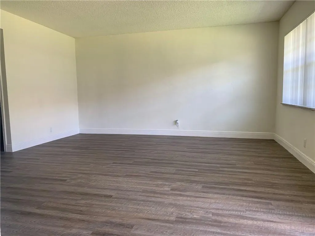 401 NW 34 Street #91-202