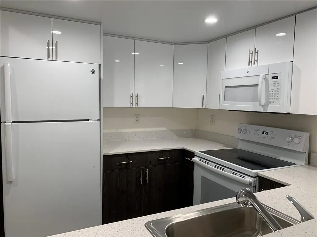 401 NW 34 Street #91-202