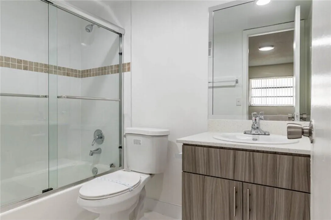 401 NW 34 Street #91-202