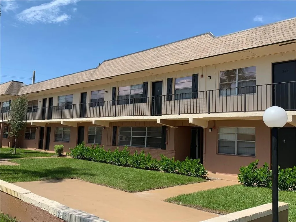 401 NW 34 Street #91-202