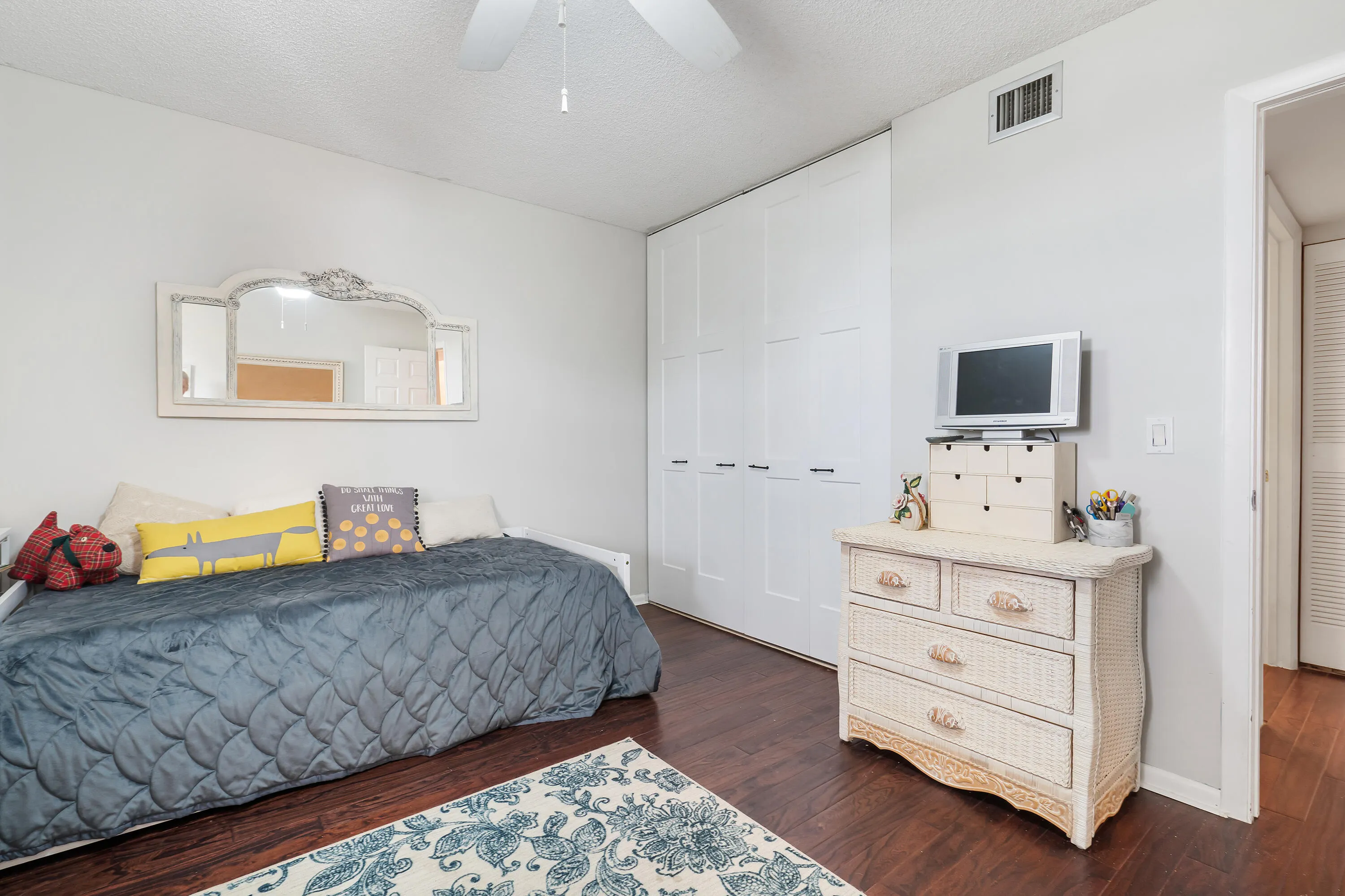 6037 BALBOA Circle #403
