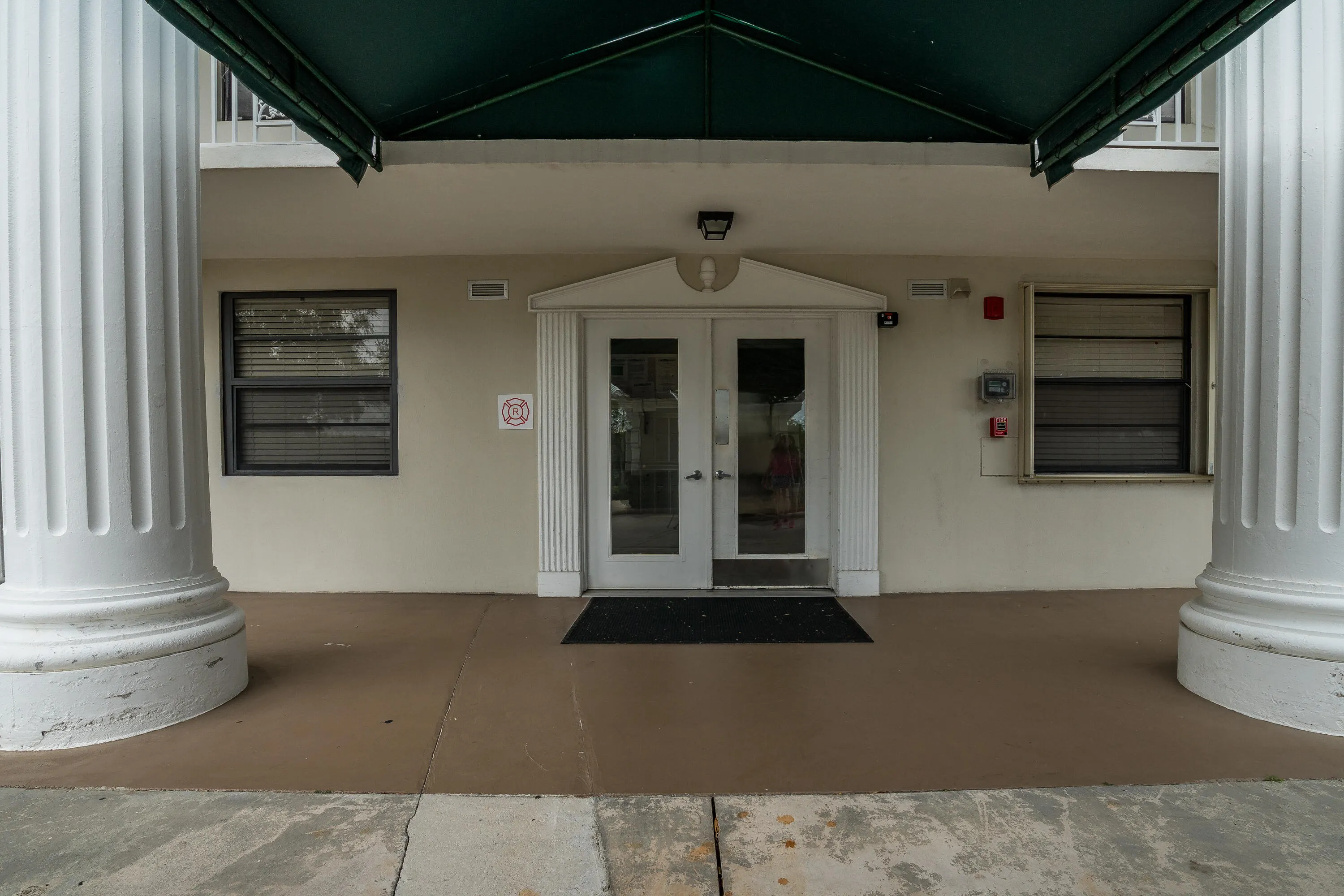 6037 BALBOA Circle #403