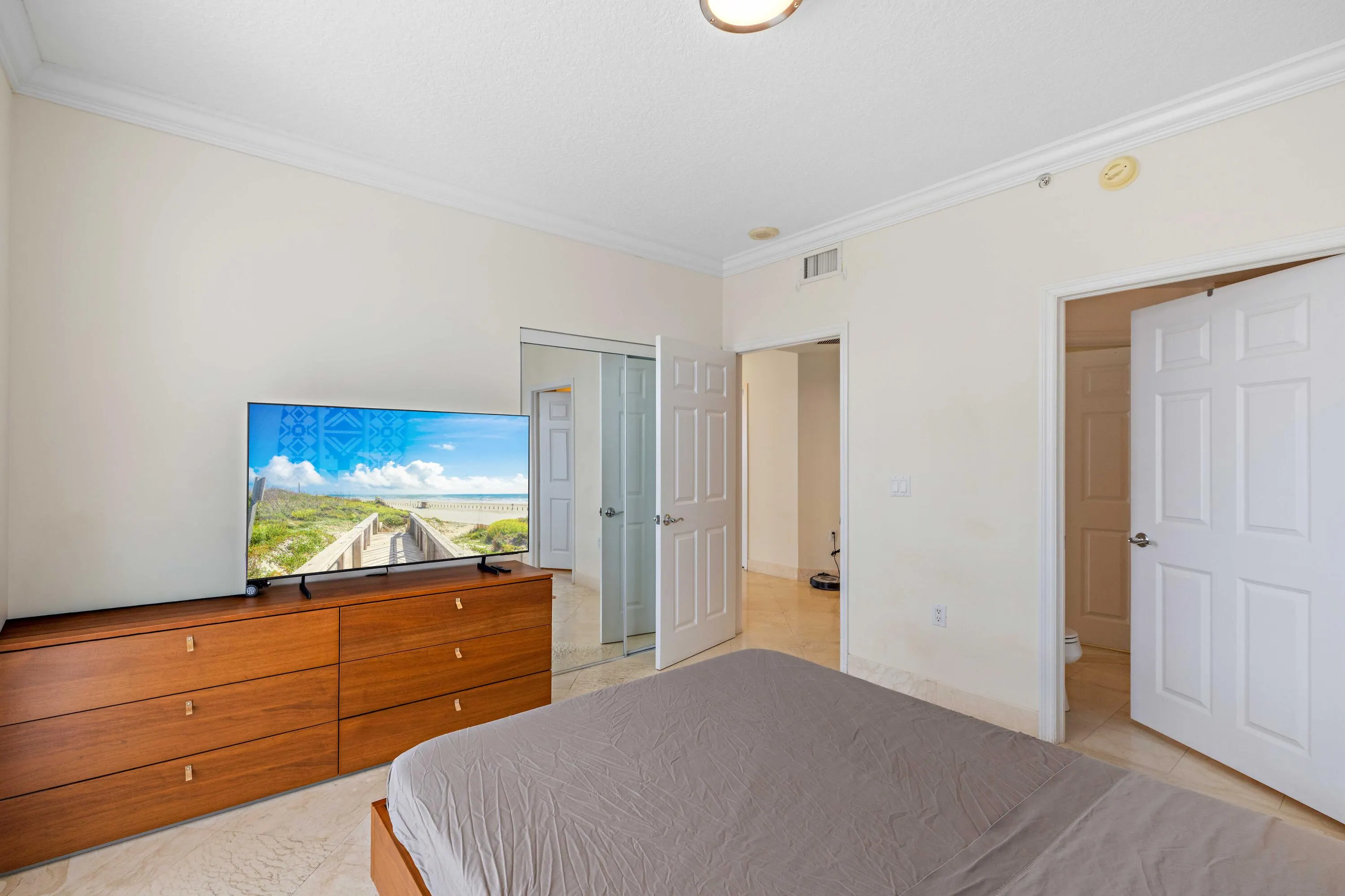 4240 Galt Ocean Drive #2106