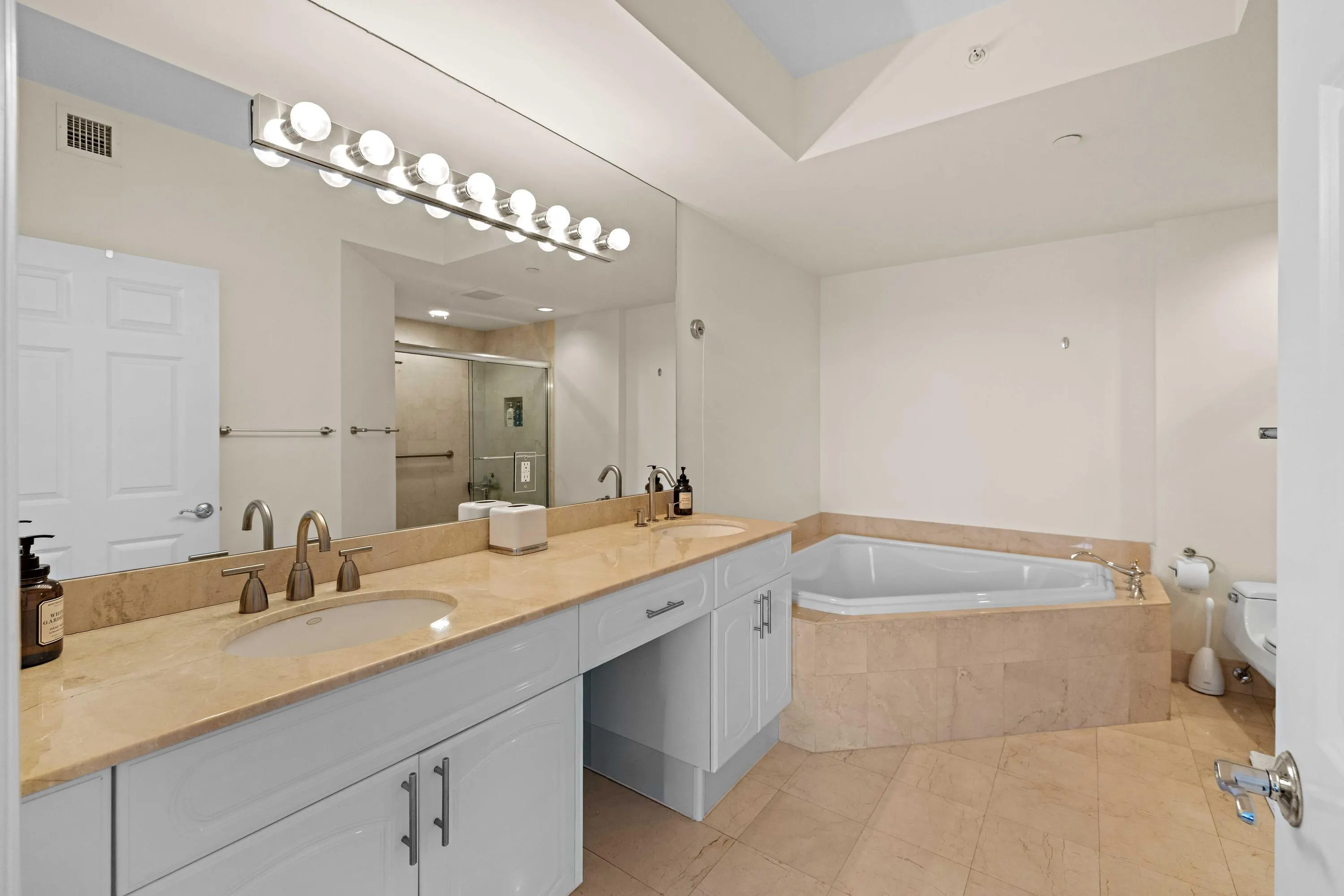 4240 Galt Ocean Drive #2106