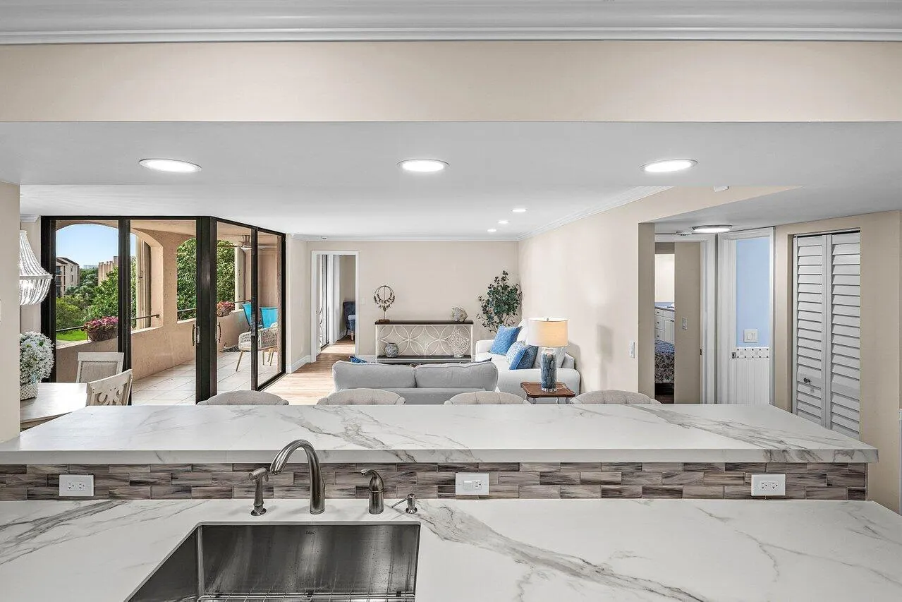 2255 LINDELL Boulevard #4505
