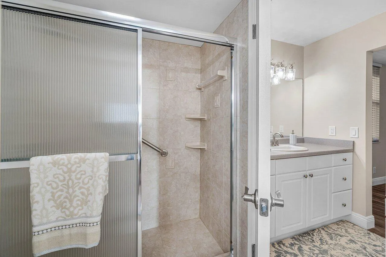 2255 LINDELL Boulevard #4505