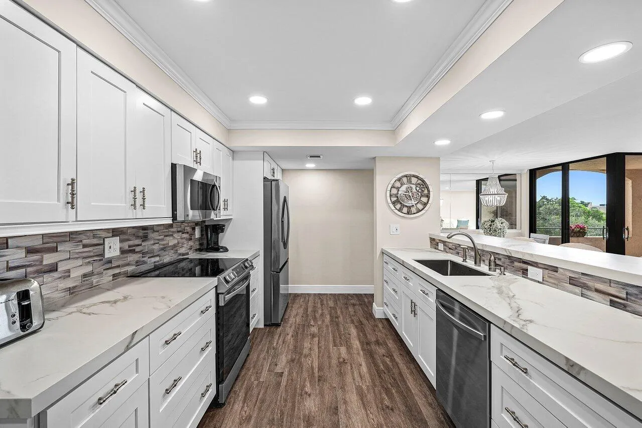 2255 LINDELL Boulevard #4505