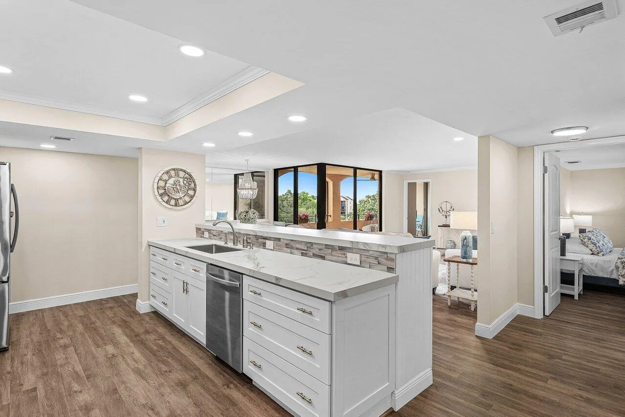 2255 LINDELL Boulevard #4505