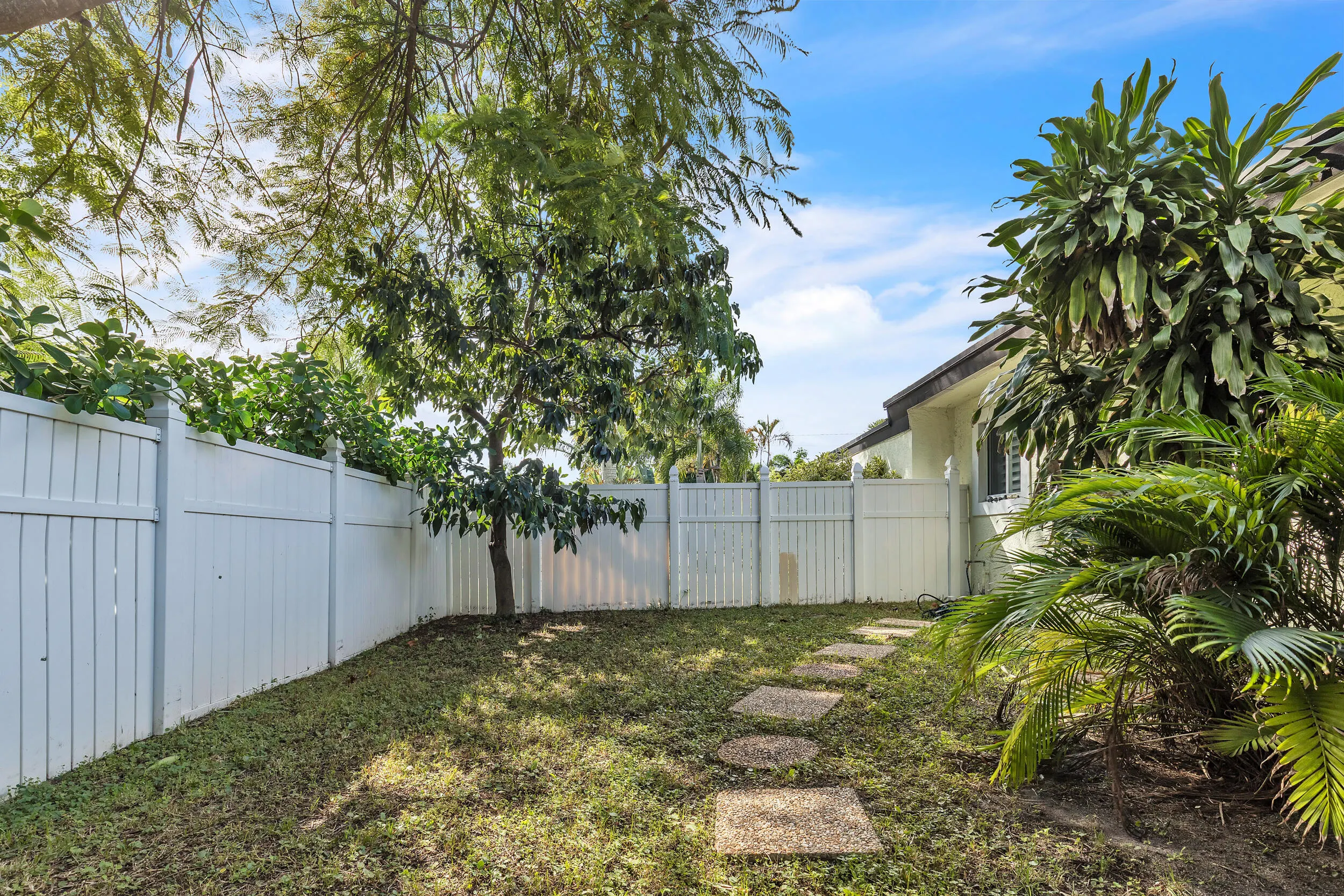 220 NW 12TH Street