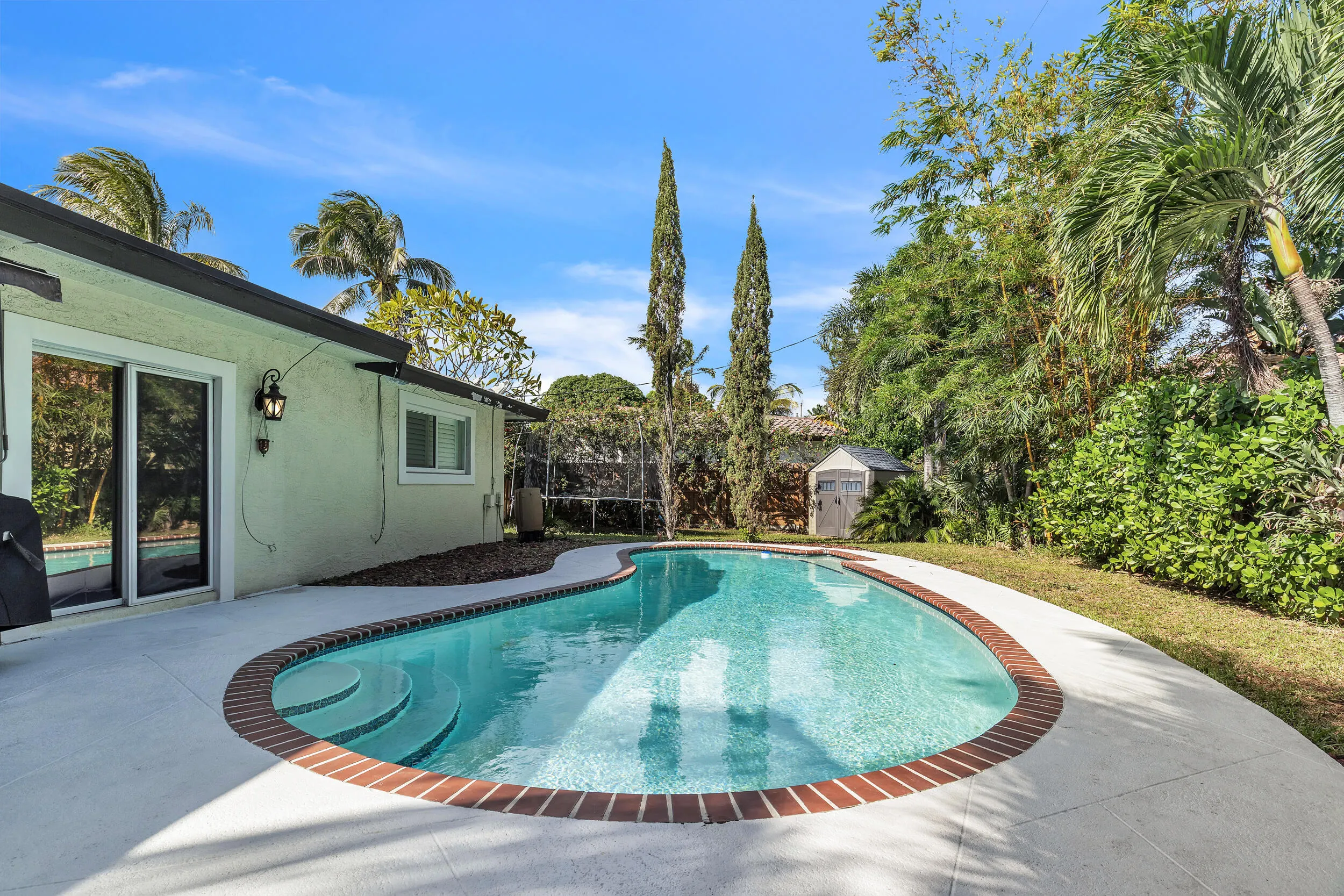 220 NW 12TH Street