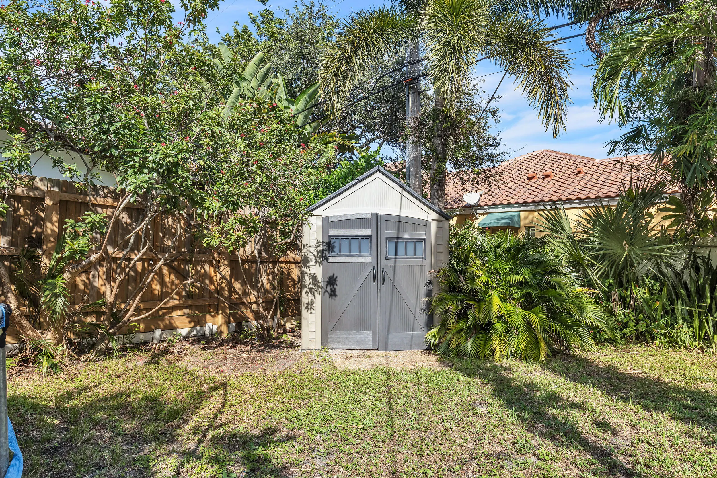 220 NW 12TH Street