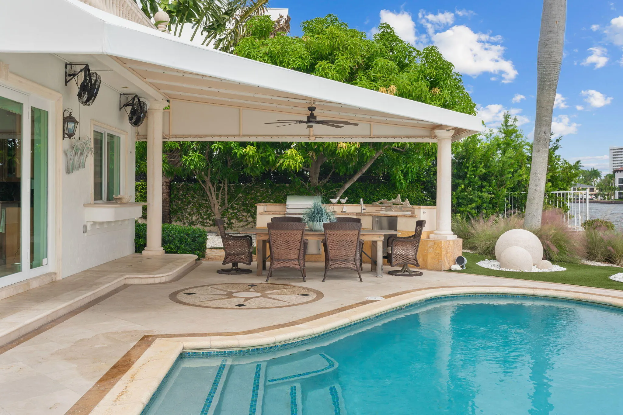 2200 INTRACOASTAL Drive