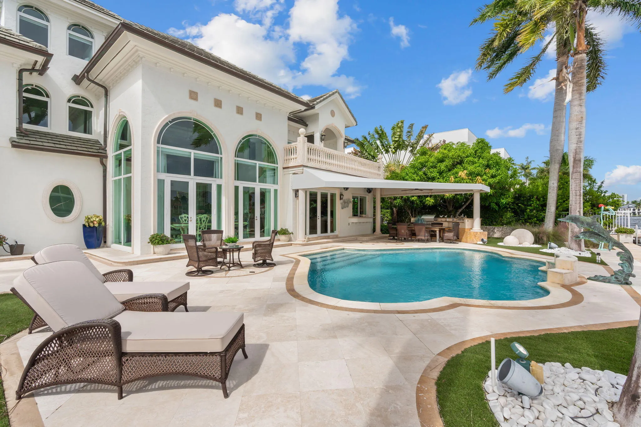 2200 INTRACOASTAL Drive