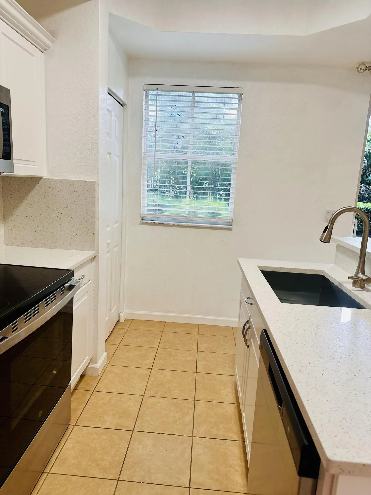 2928 HIDDEN HILLS Road #1405