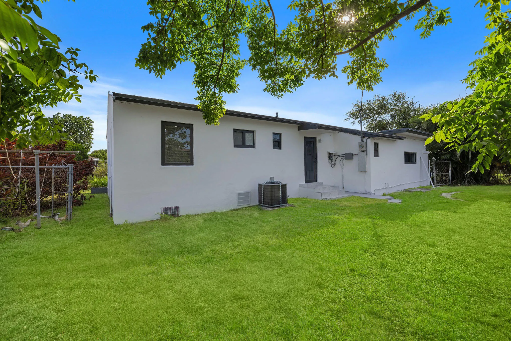 9001 NW 32ND CT Road