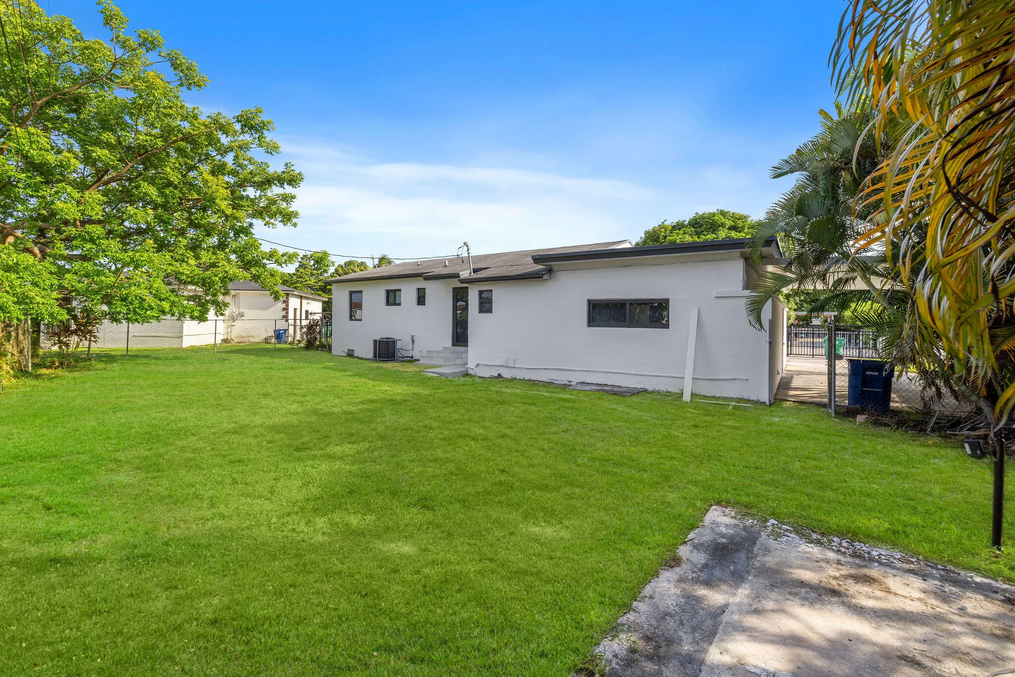9001 NW 32ND CT Road