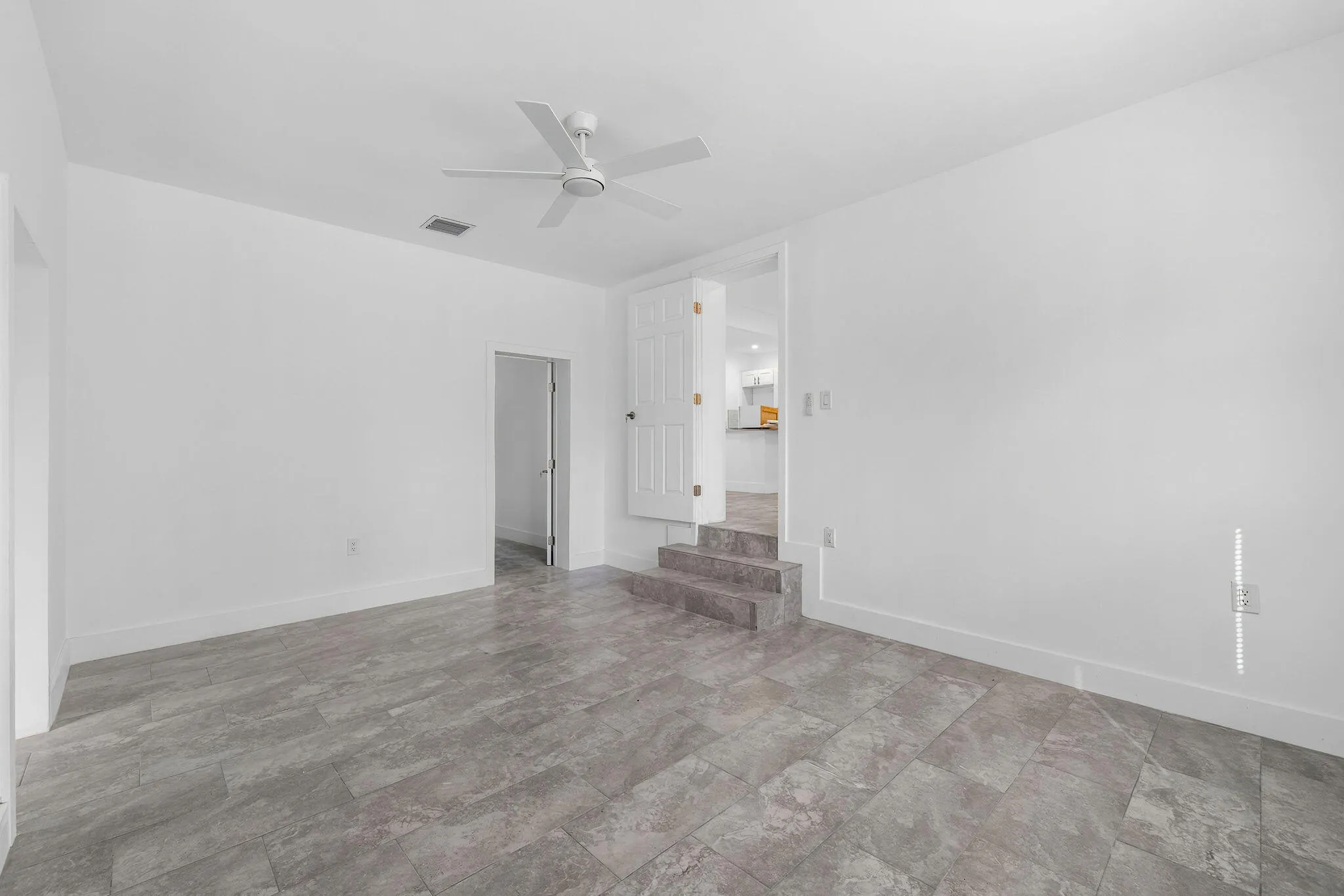 9001 NW 32ND CT Road