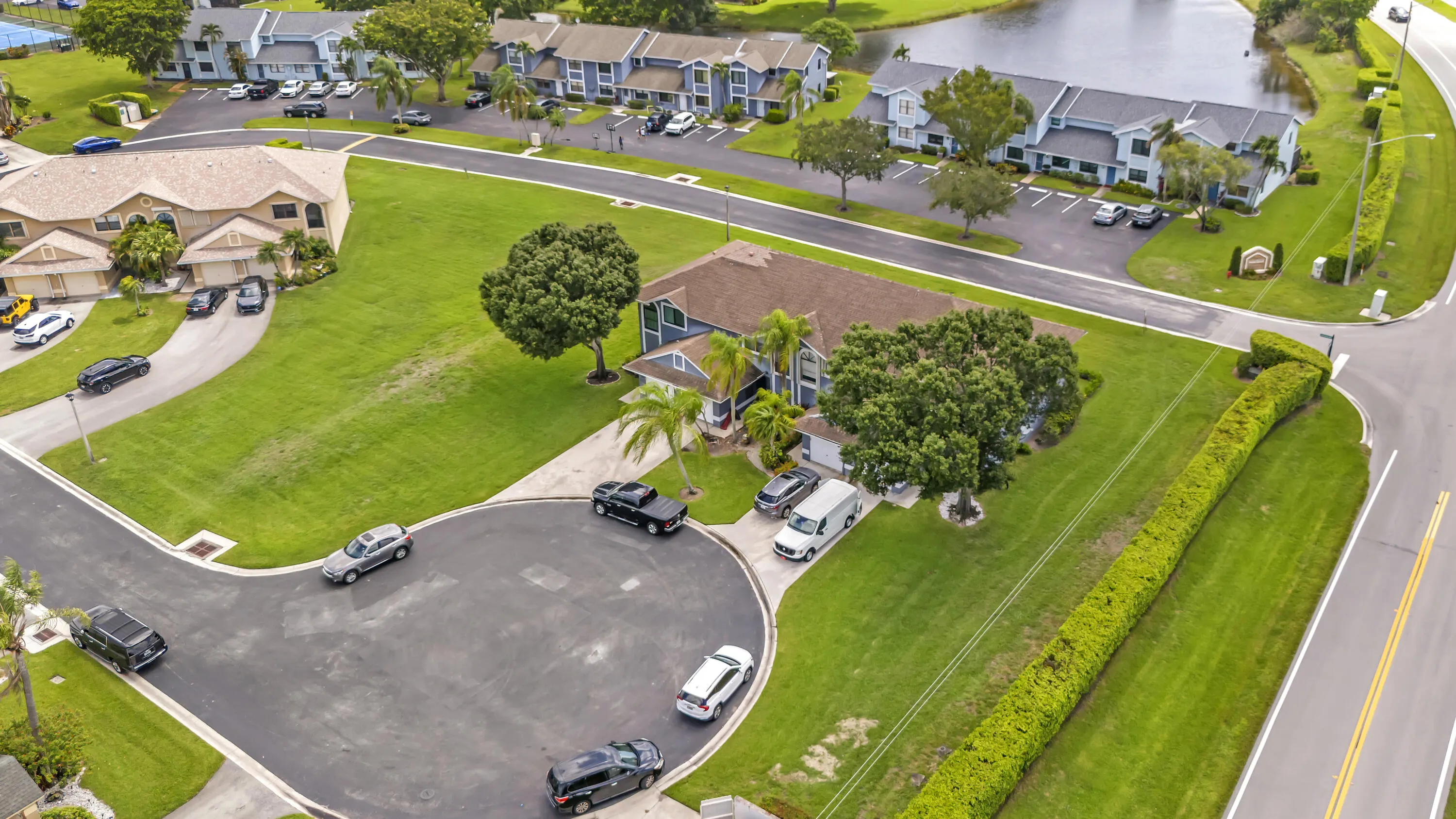 5892 NORTHPOINTE Lane