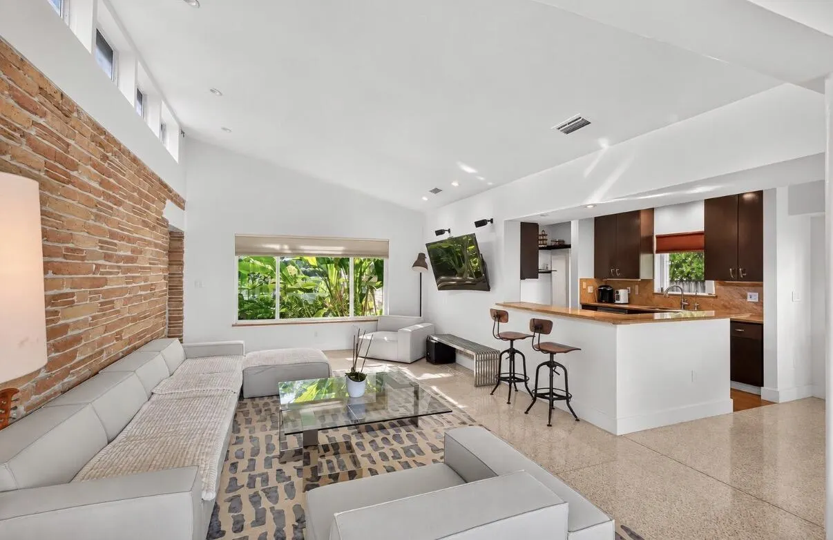 1345 MARSEILLE Drive