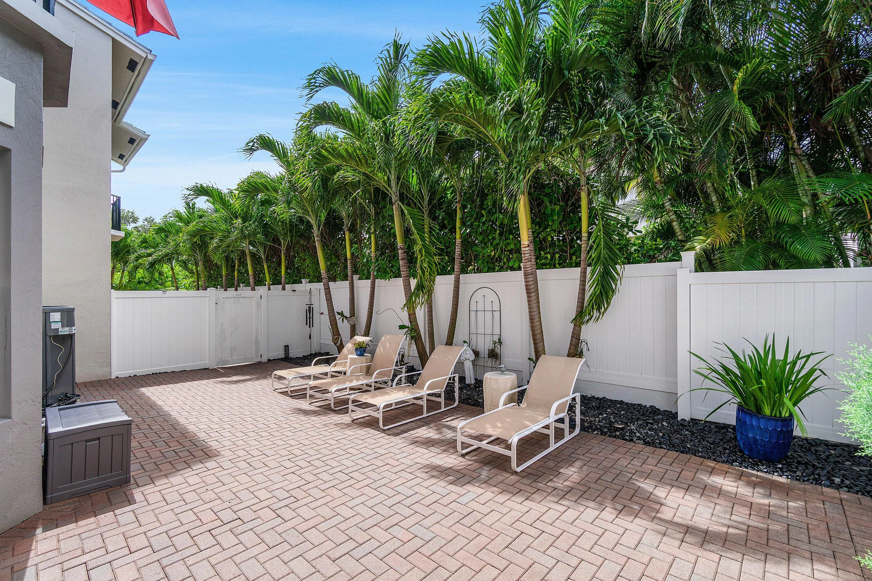 1860 HIGHLAND GROVE Drive
