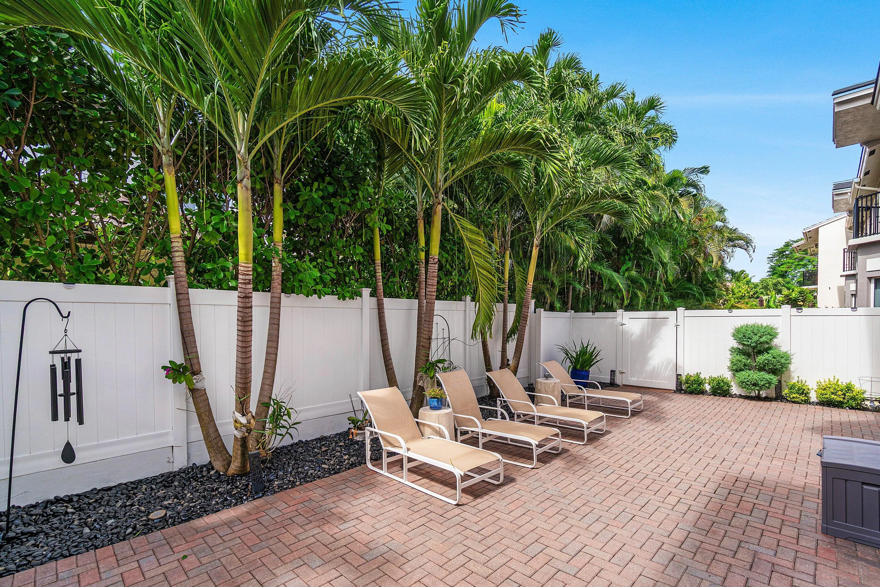 1860 HIGHLAND GROVE Drive