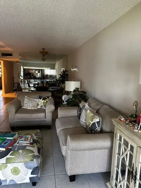 3186 VIA POINCIANA #306