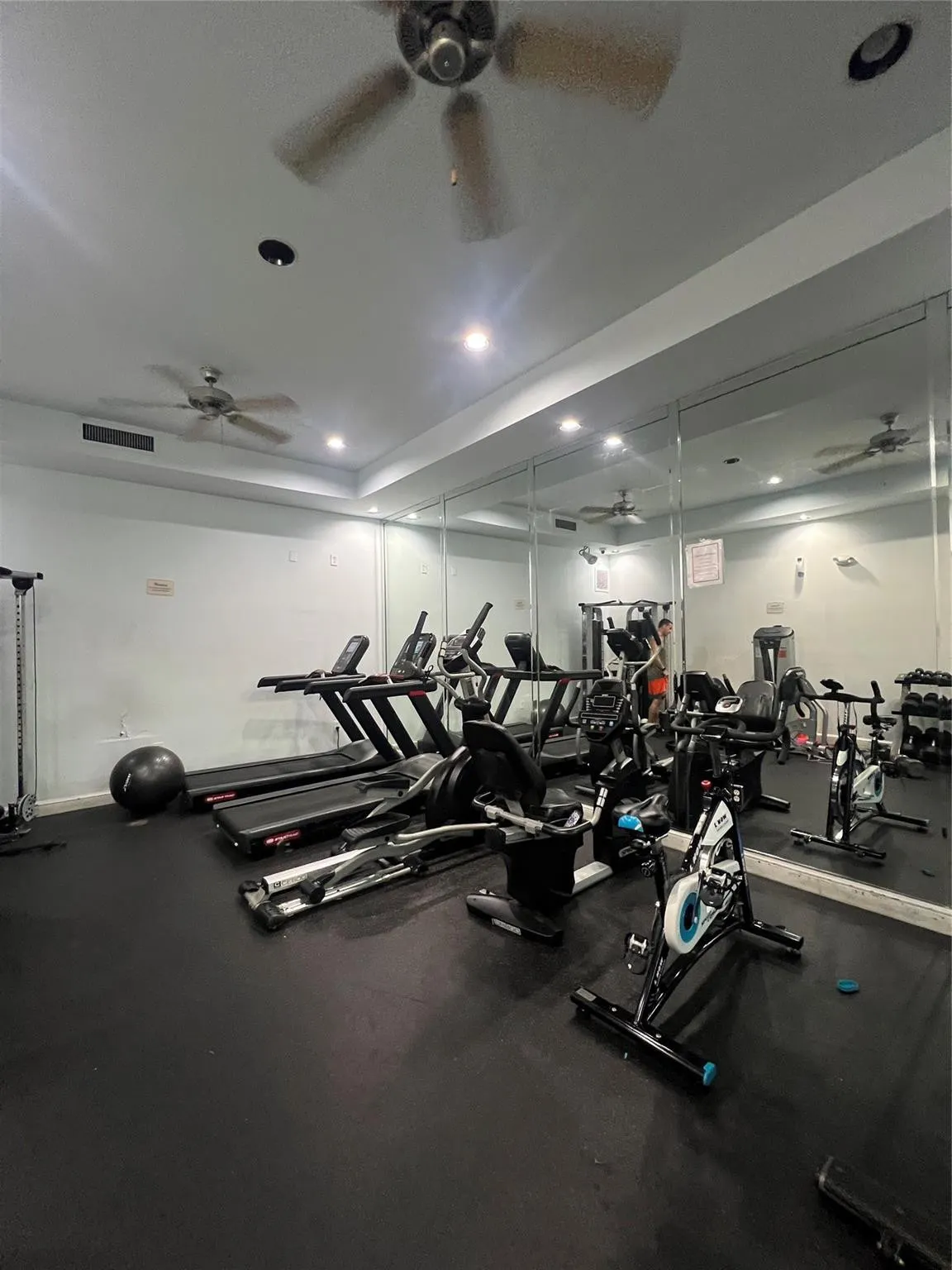 903 VILLA Circle #903