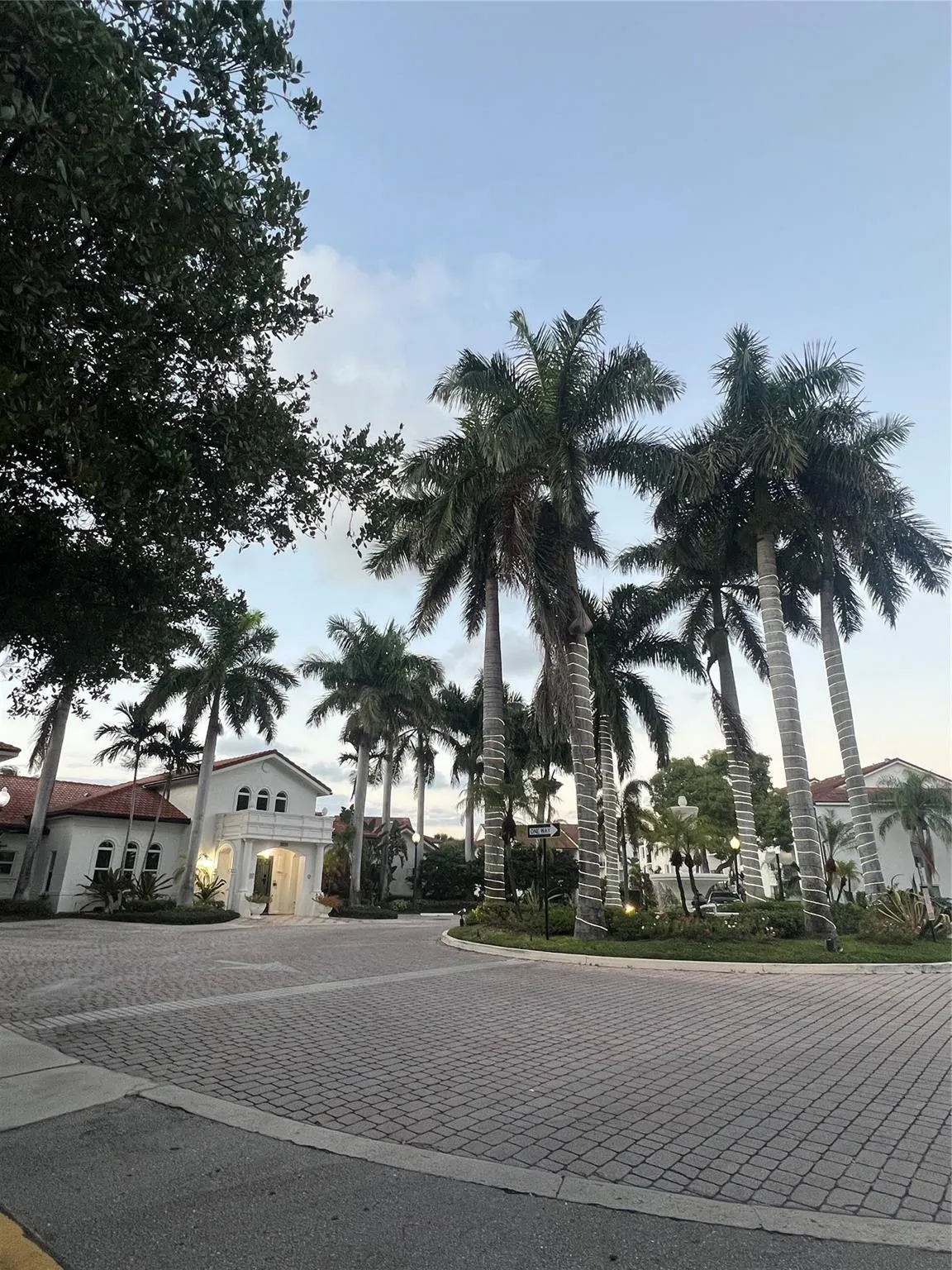 903 VILLA Circle #903