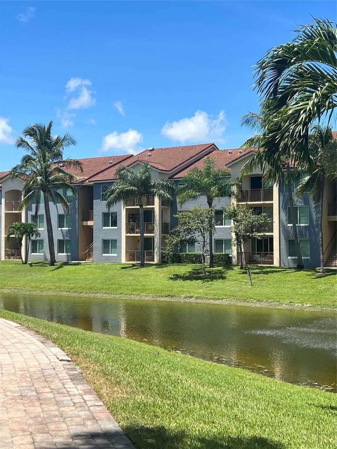 903 VILLA Circle #903