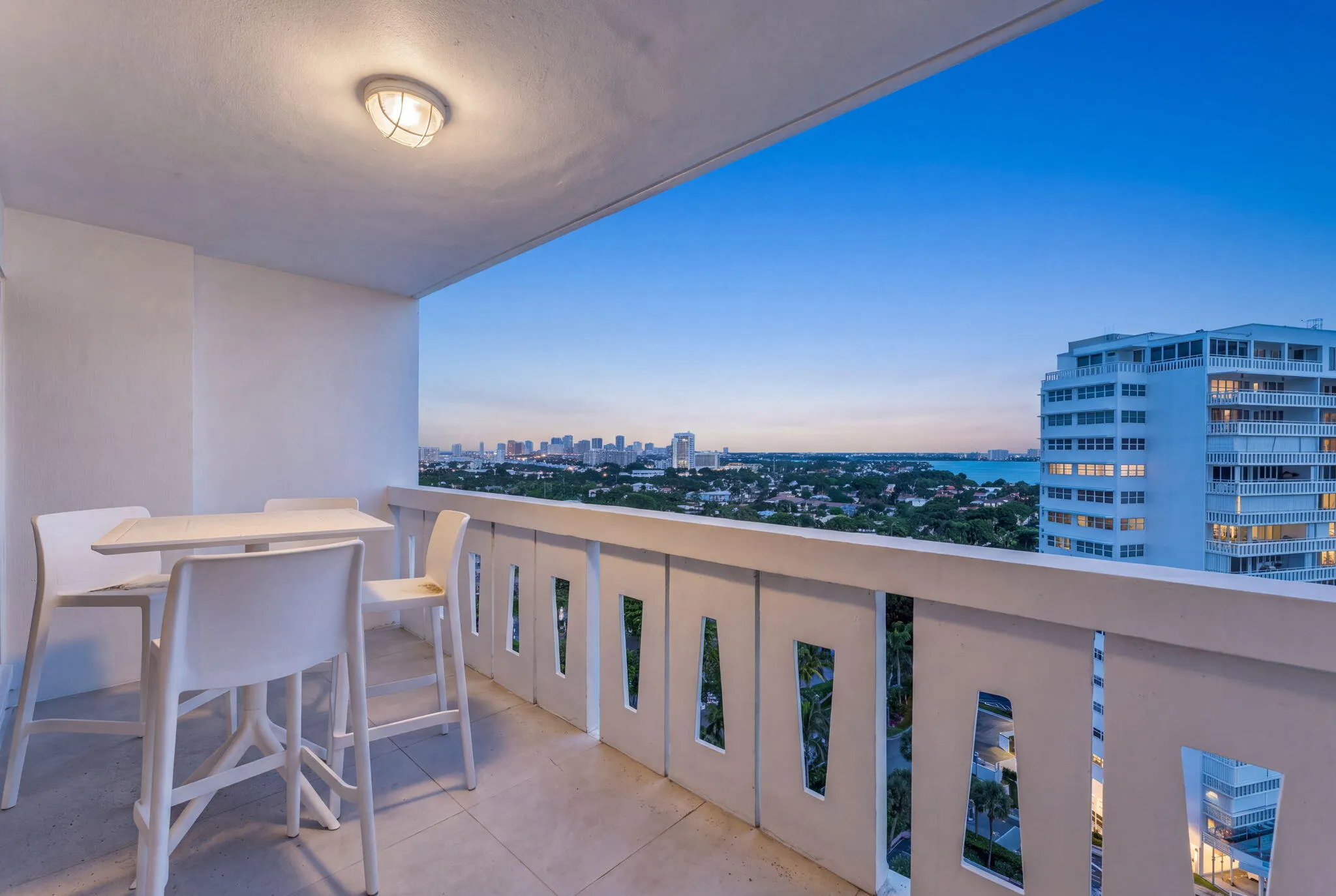 2100 S Ocean Drive #15E
