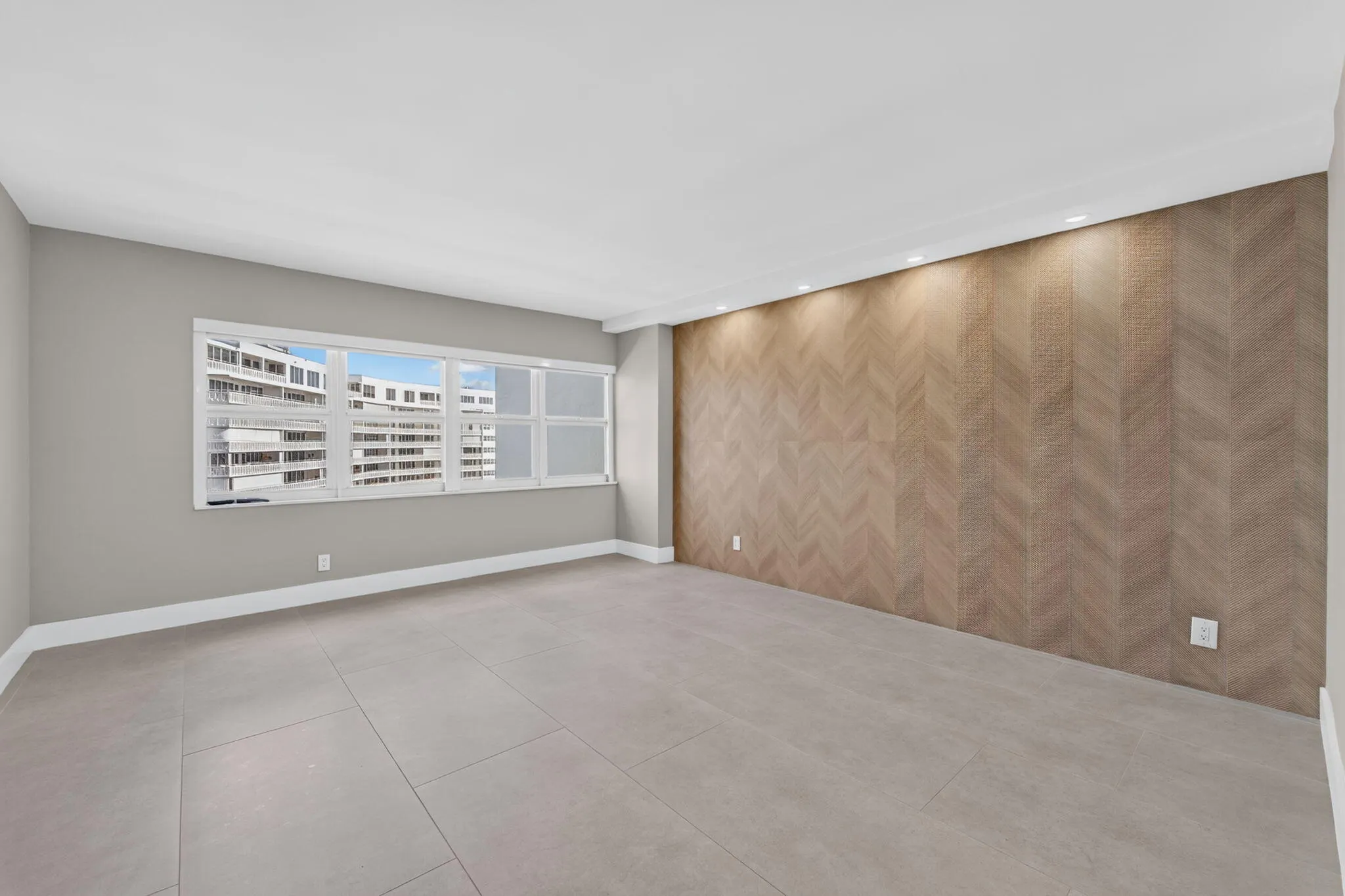 2100 S Ocean Drive #15E