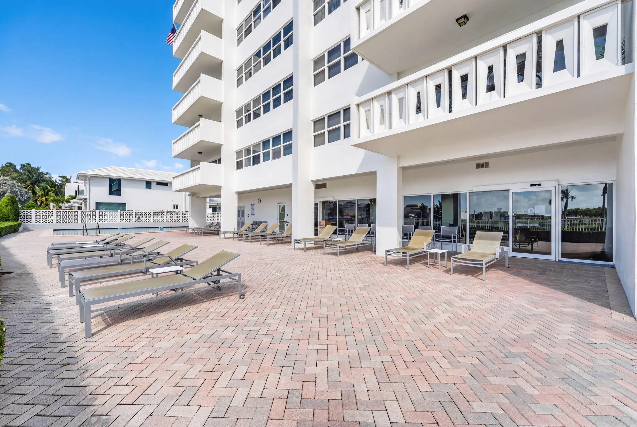 2100 S Ocean Drive #15E