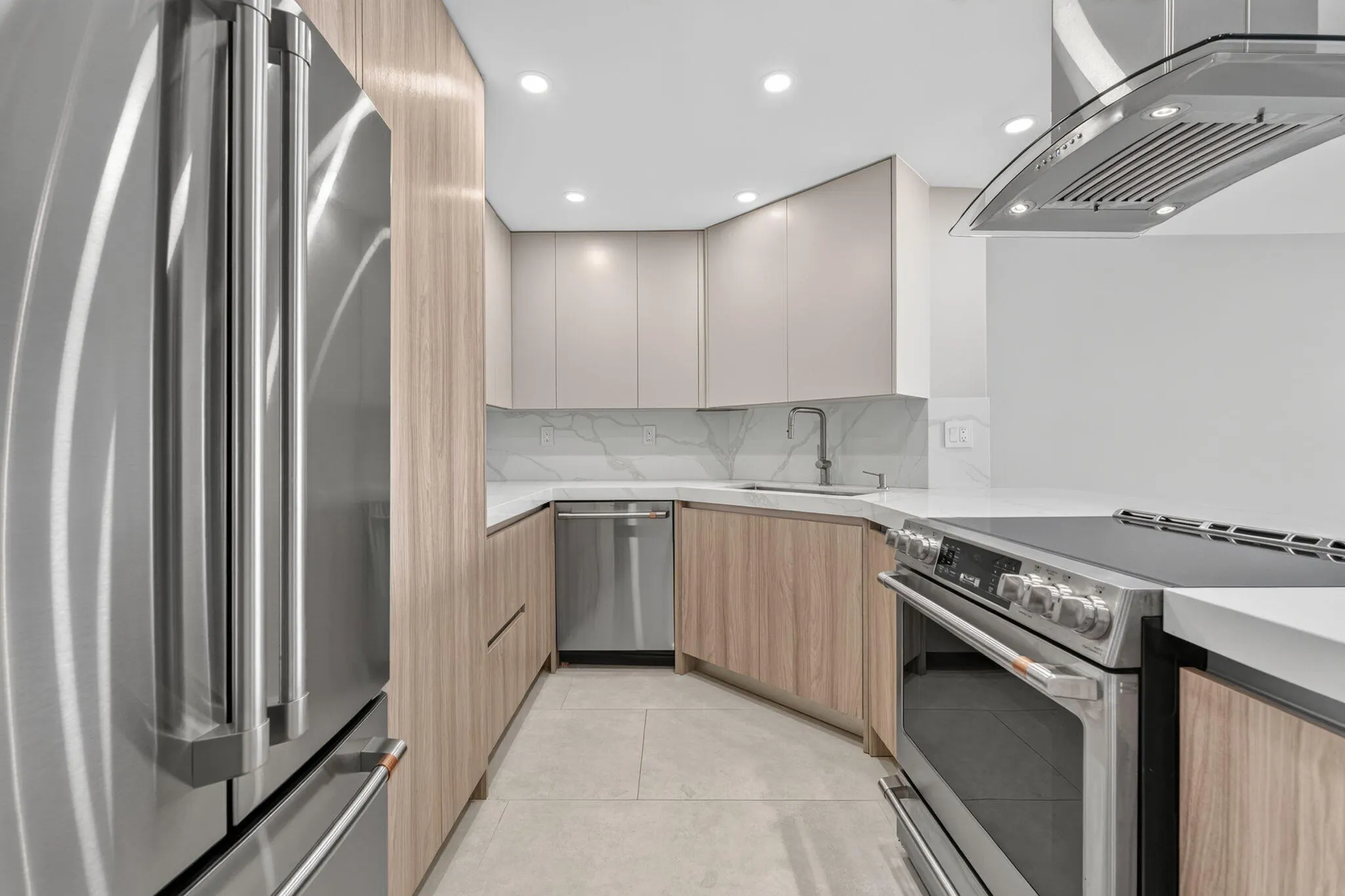 2100 S Ocean Drive #15E