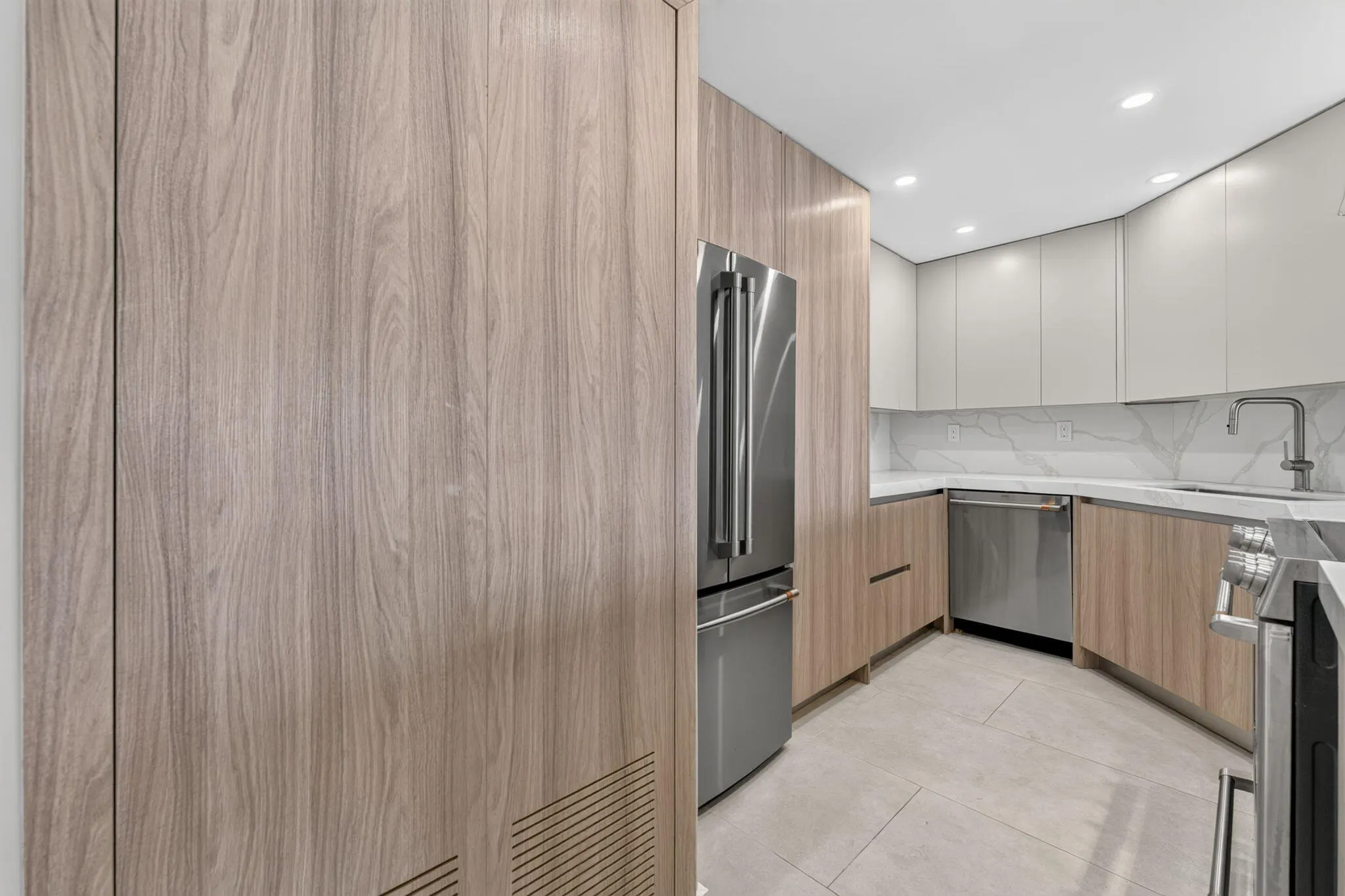 2100 S Ocean Drive #15E