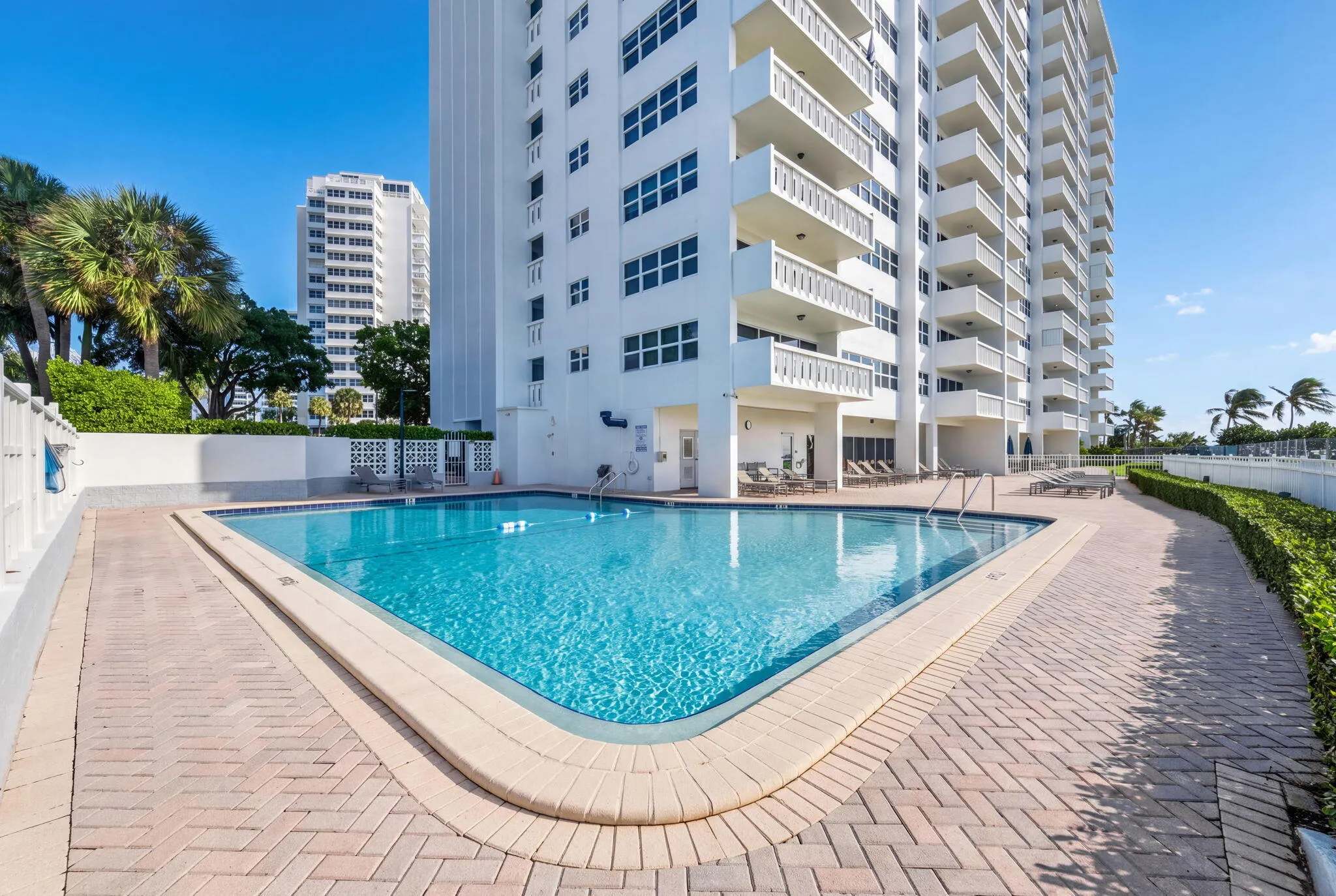 2100 S Ocean Drive #15E