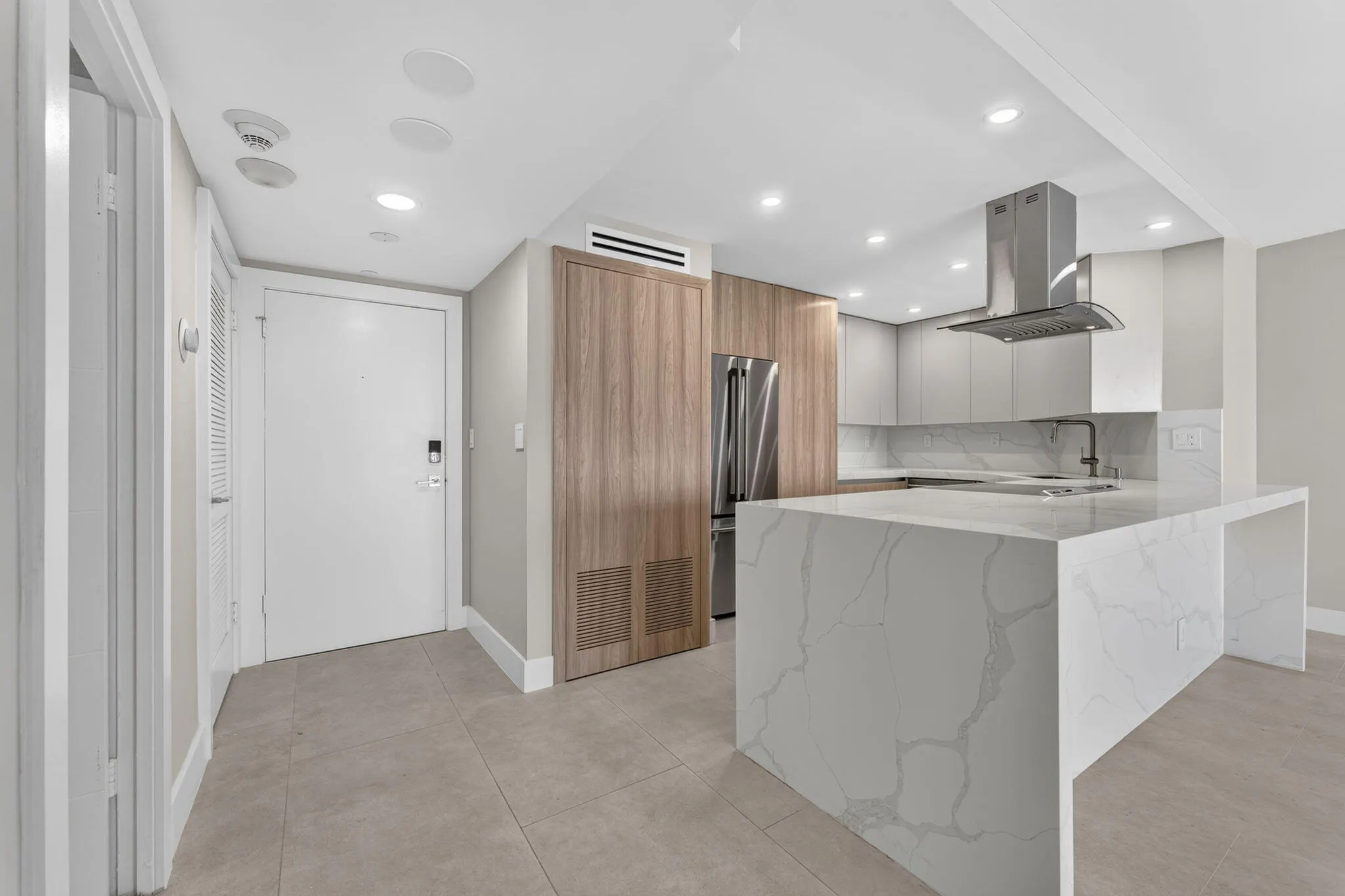 2100 S Ocean Drive #15E