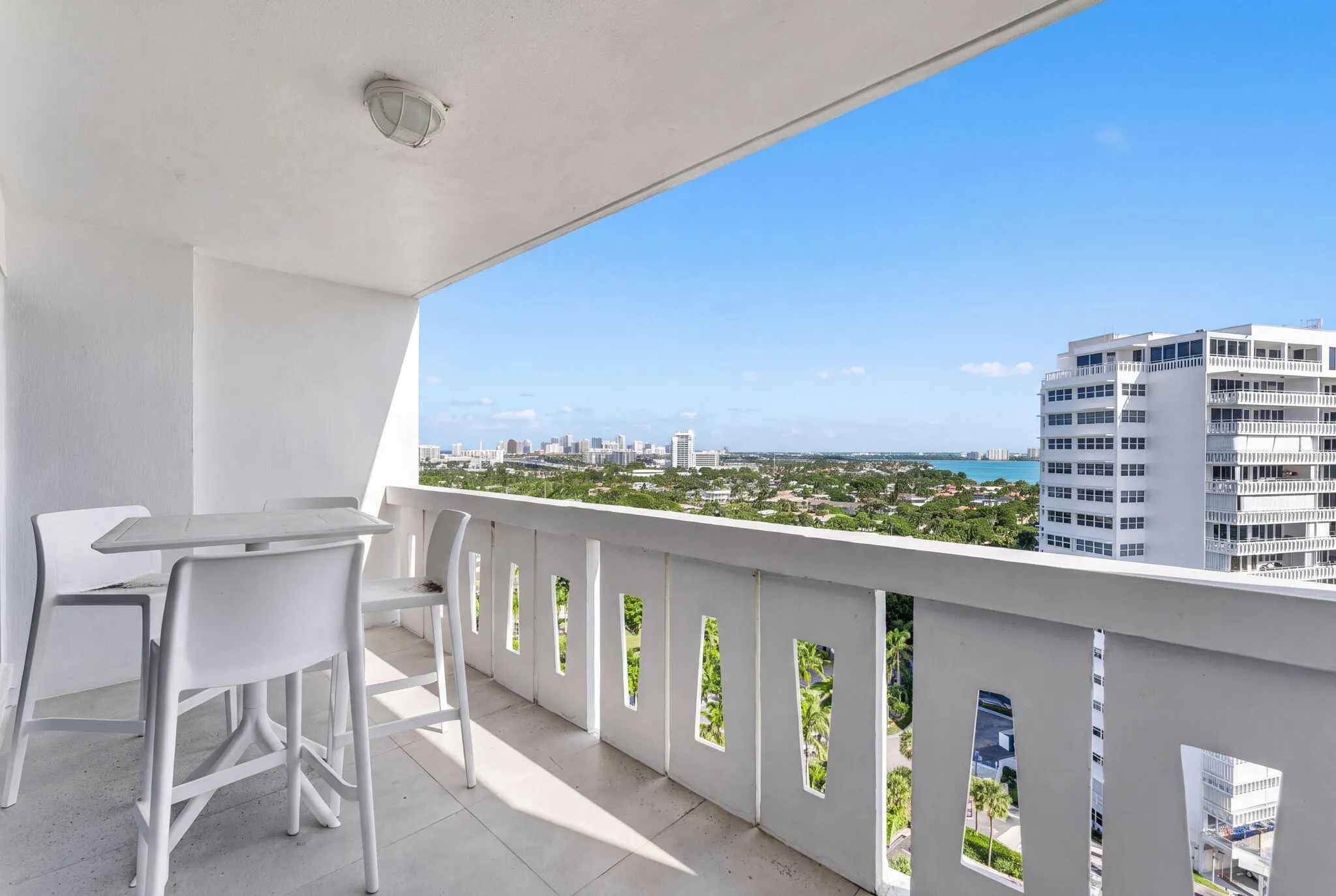 2100 S Ocean Drive #15E