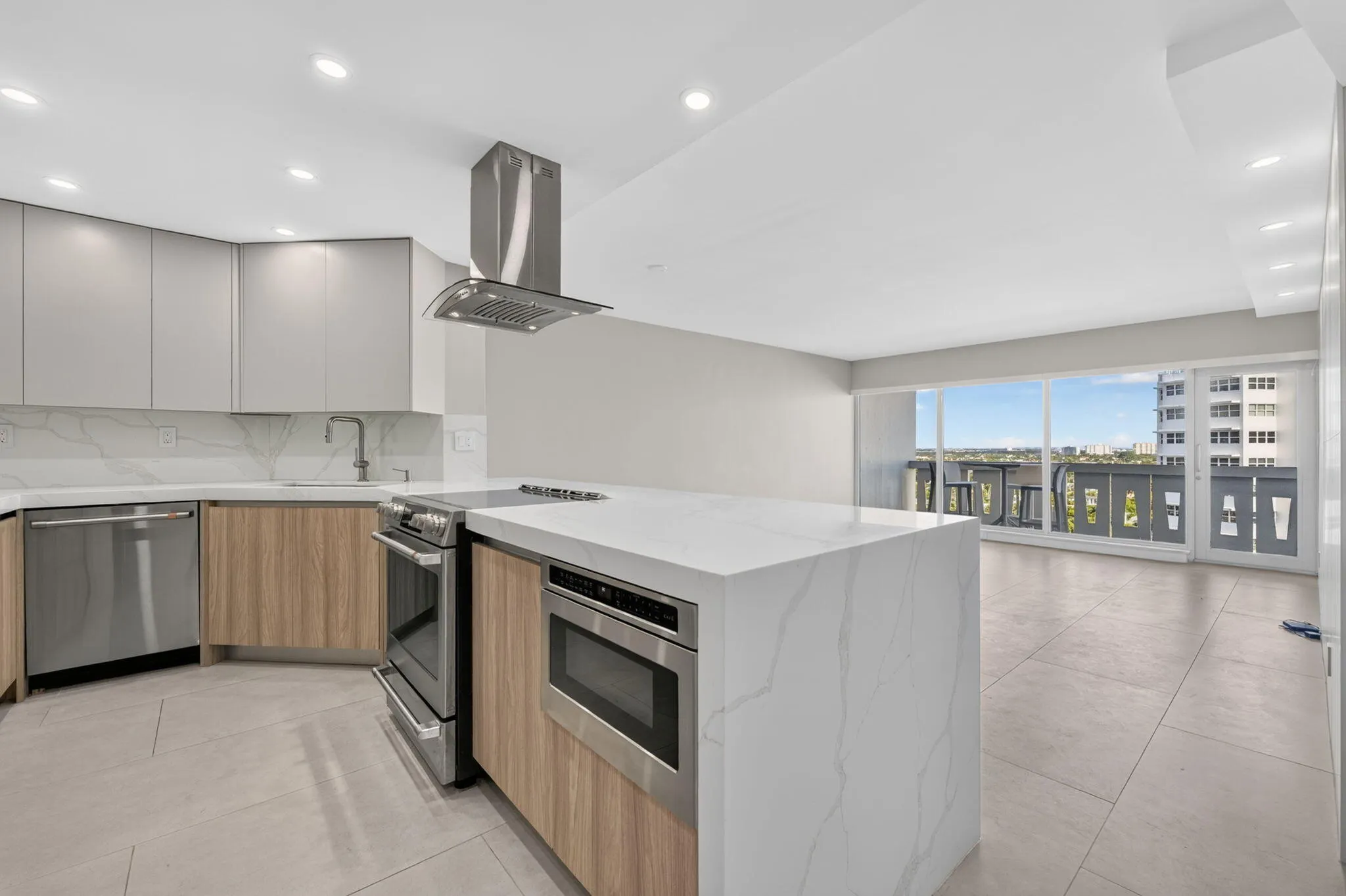 2100 S Ocean Drive #15E
