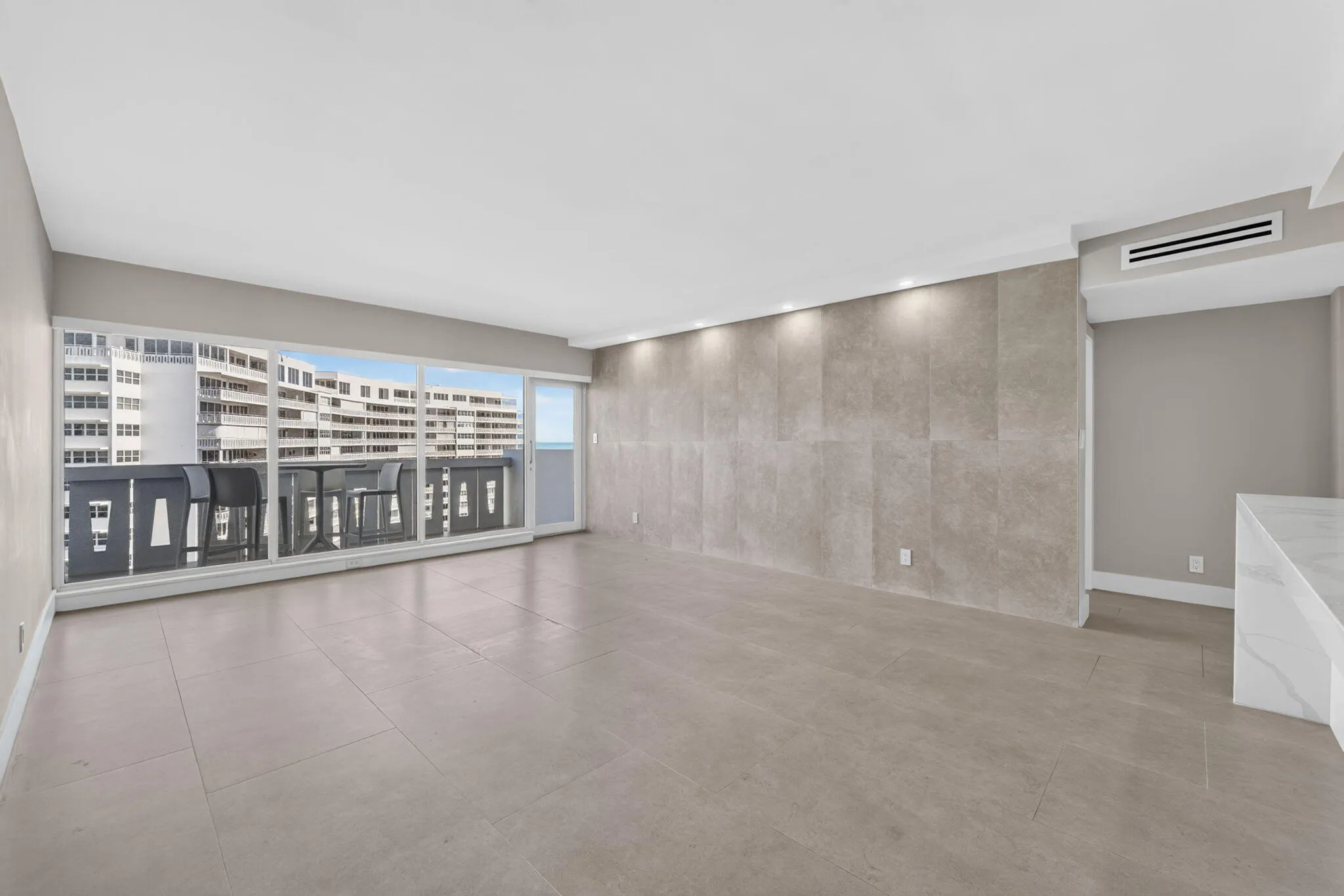2100 S Ocean Drive #15E