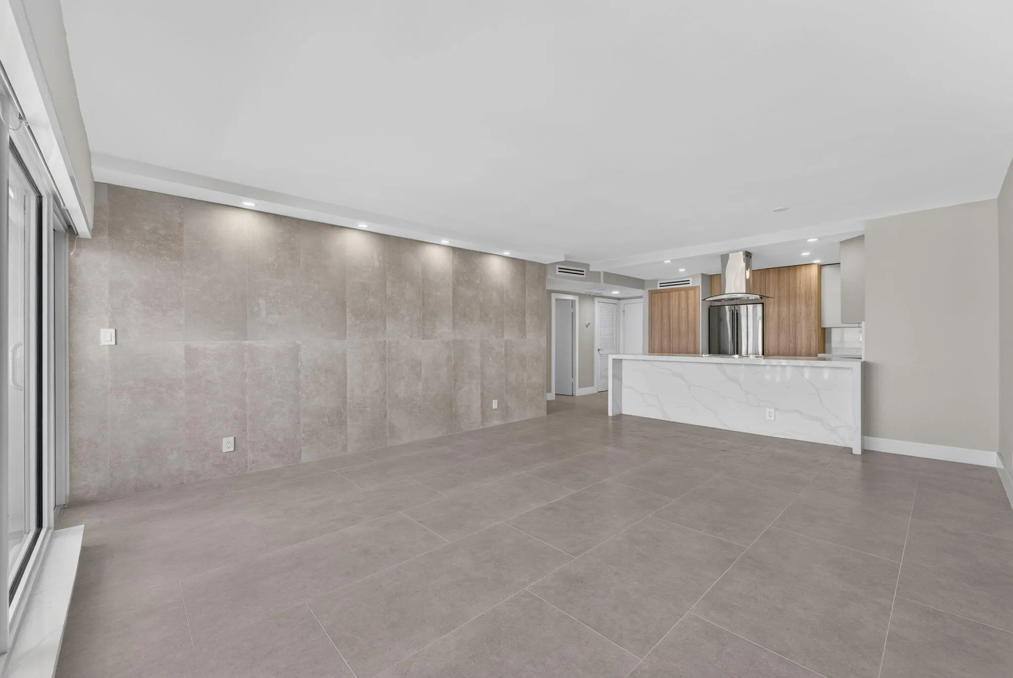 2100 S Ocean Drive #15E