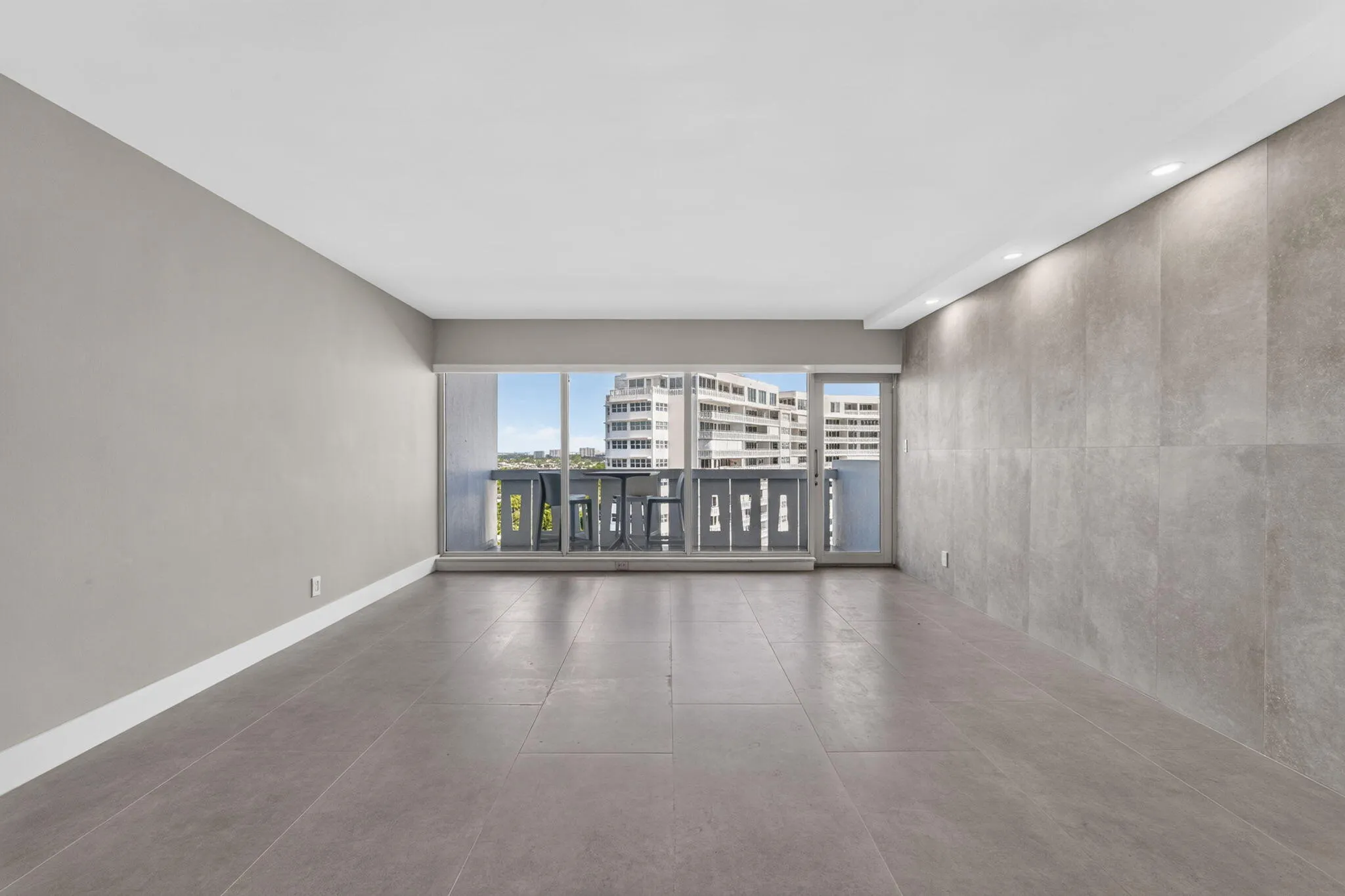 2100 S Ocean Drive #15E