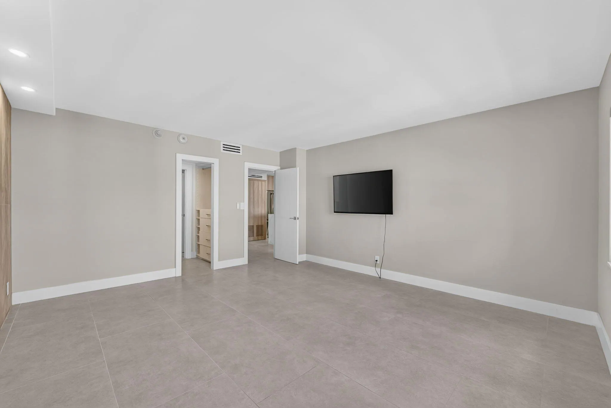 2100 S Ocean Drive #15E