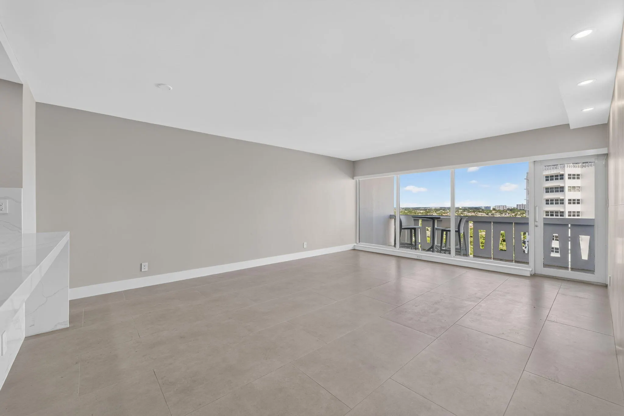 2100 S Ocean Drive #15E
