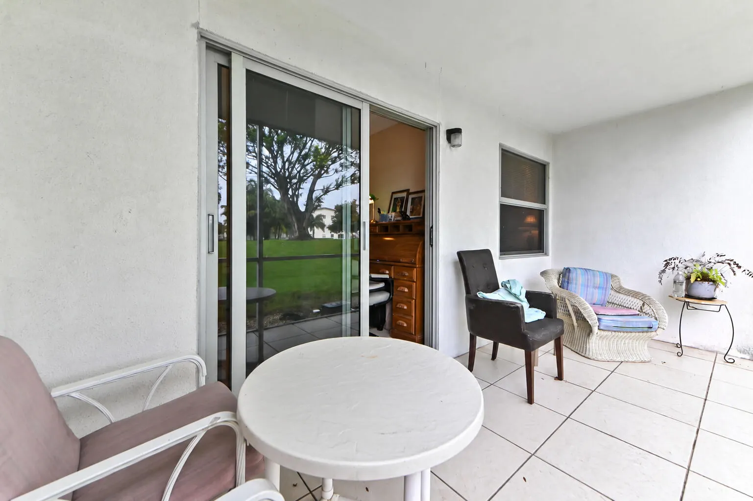 1052 Rexford C