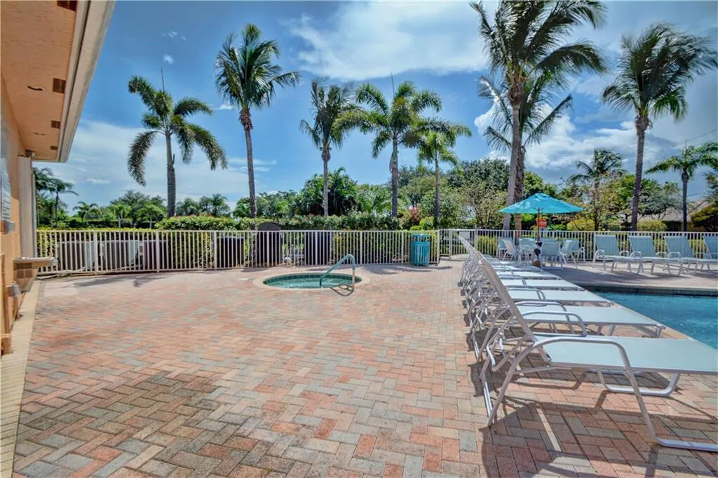 305 W Coral Trace Circle