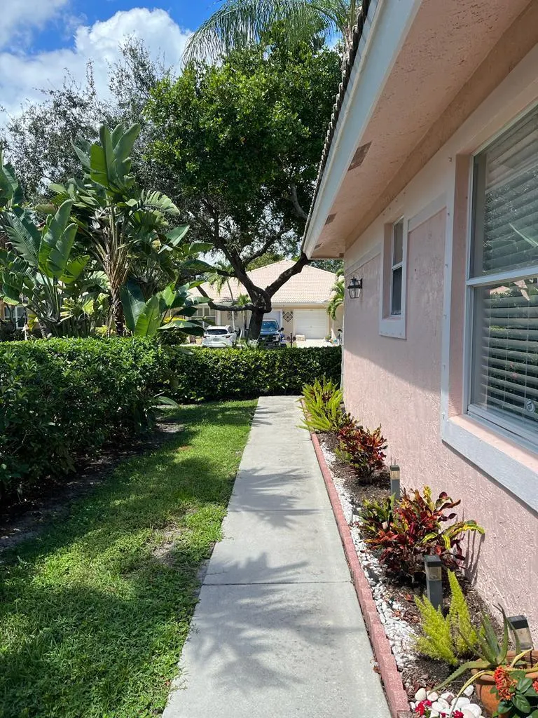 305 W Coral Trace Circle