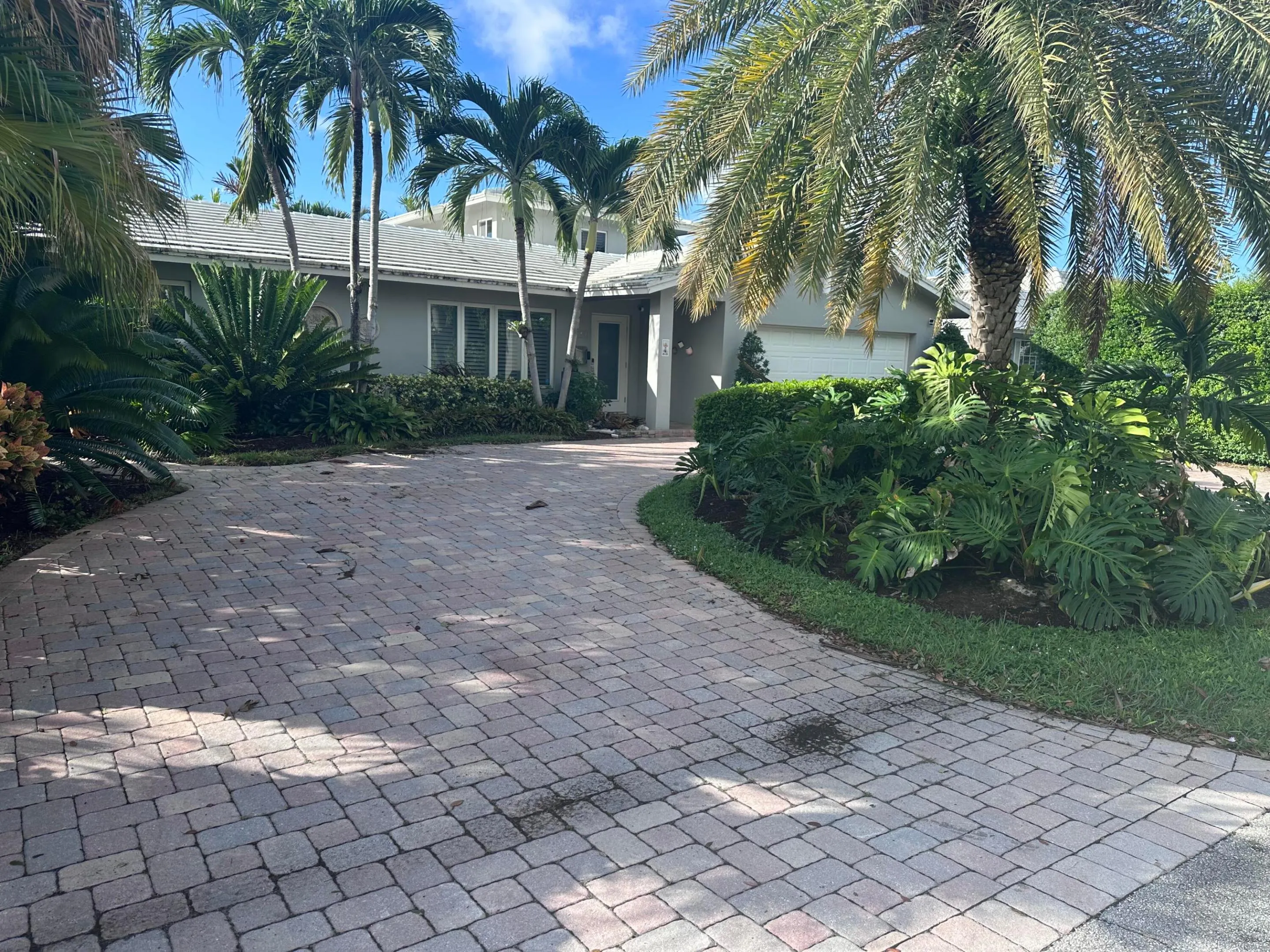 2770 NE 57th Court