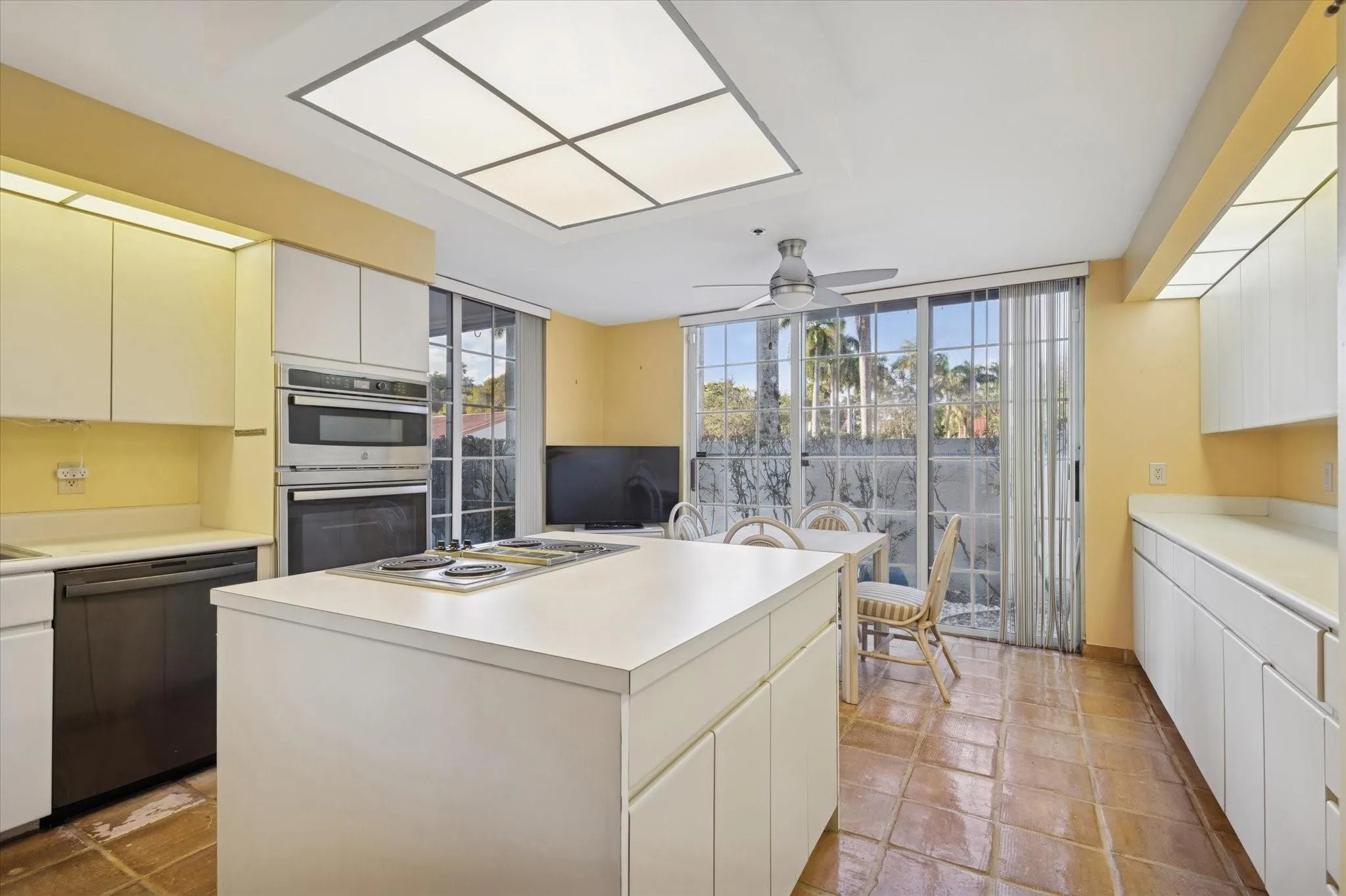4110 W Palm Aire Drive #101B